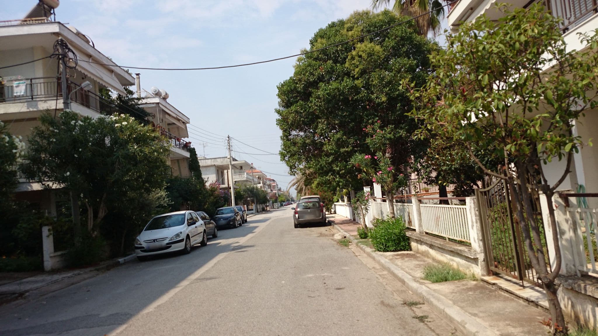 Street view near Tania Apartments, Néa Moudhaniá — © zverik (CC BY-SA · Mapillary)
