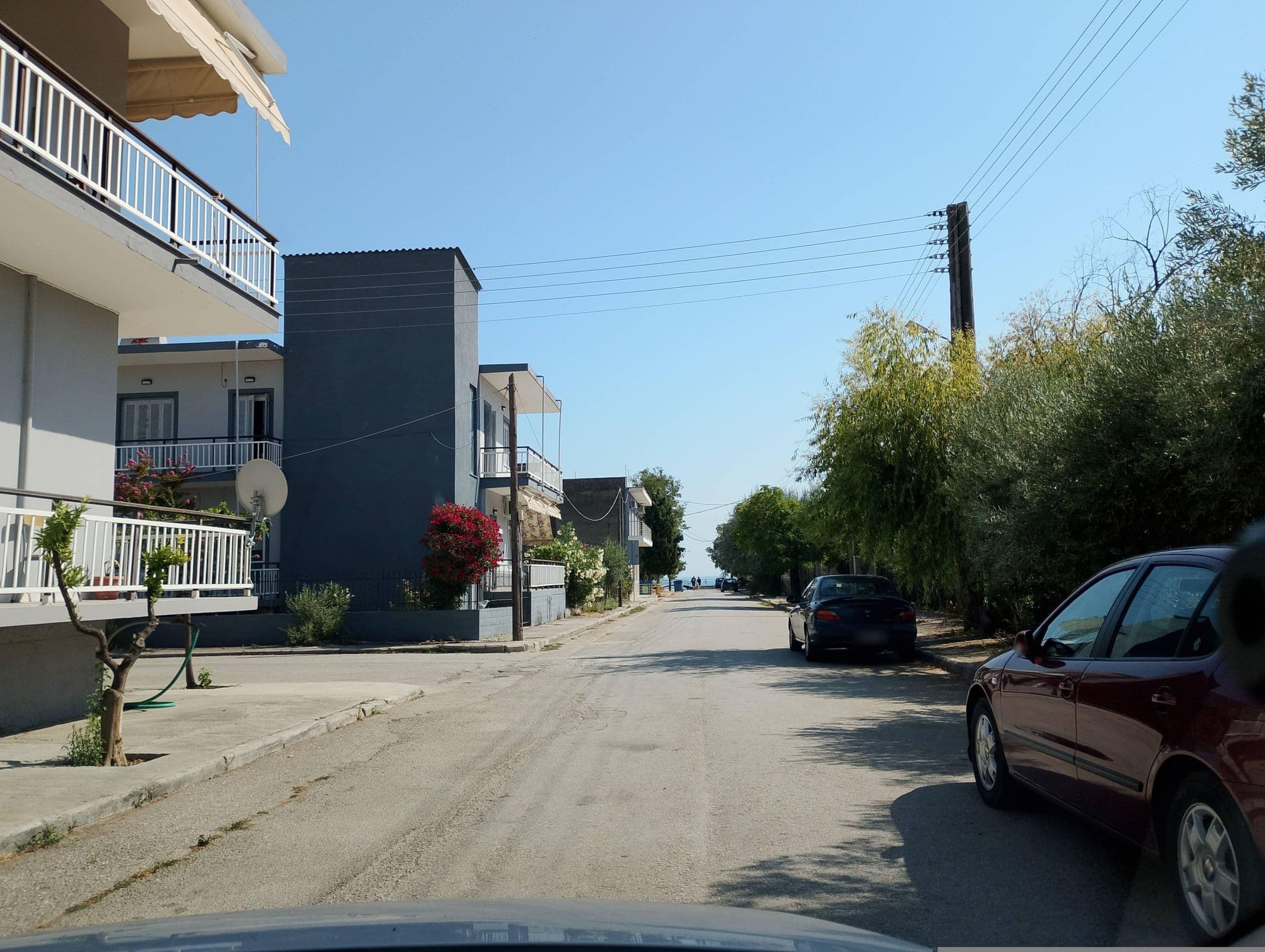 Street view near luxury apartments, Néa Karváli — © George_210 (CC BY-SA · Mapillary)