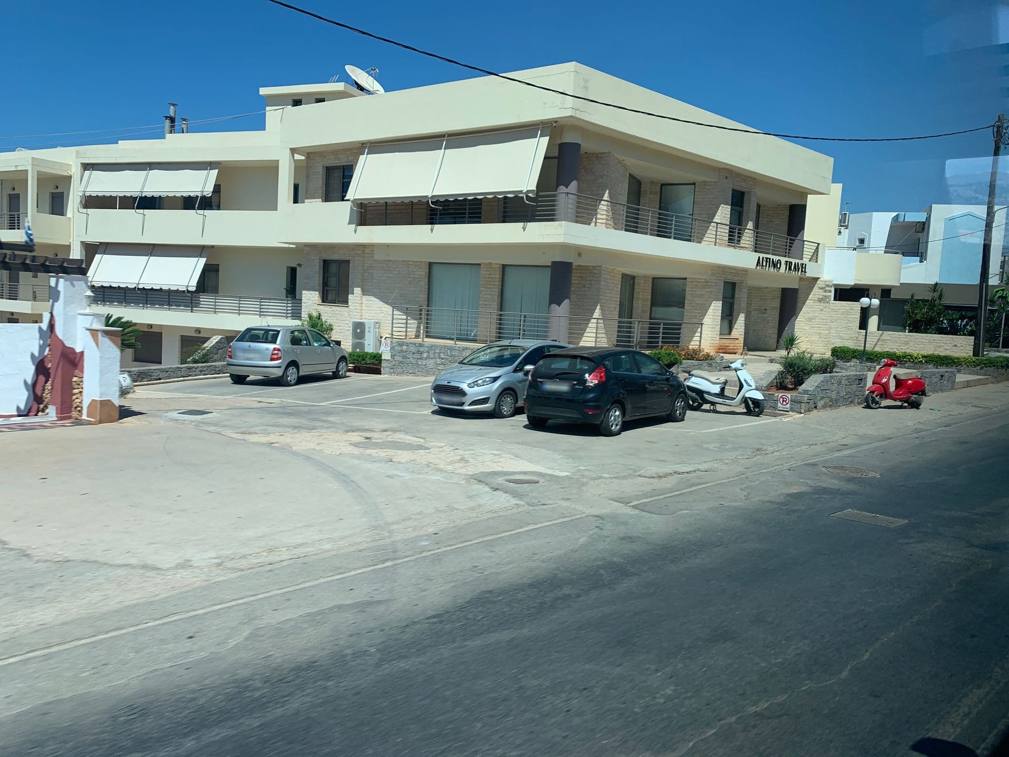 Street view near eltina, Mália — © chicc0 (CC BY-SA · Mapillary)