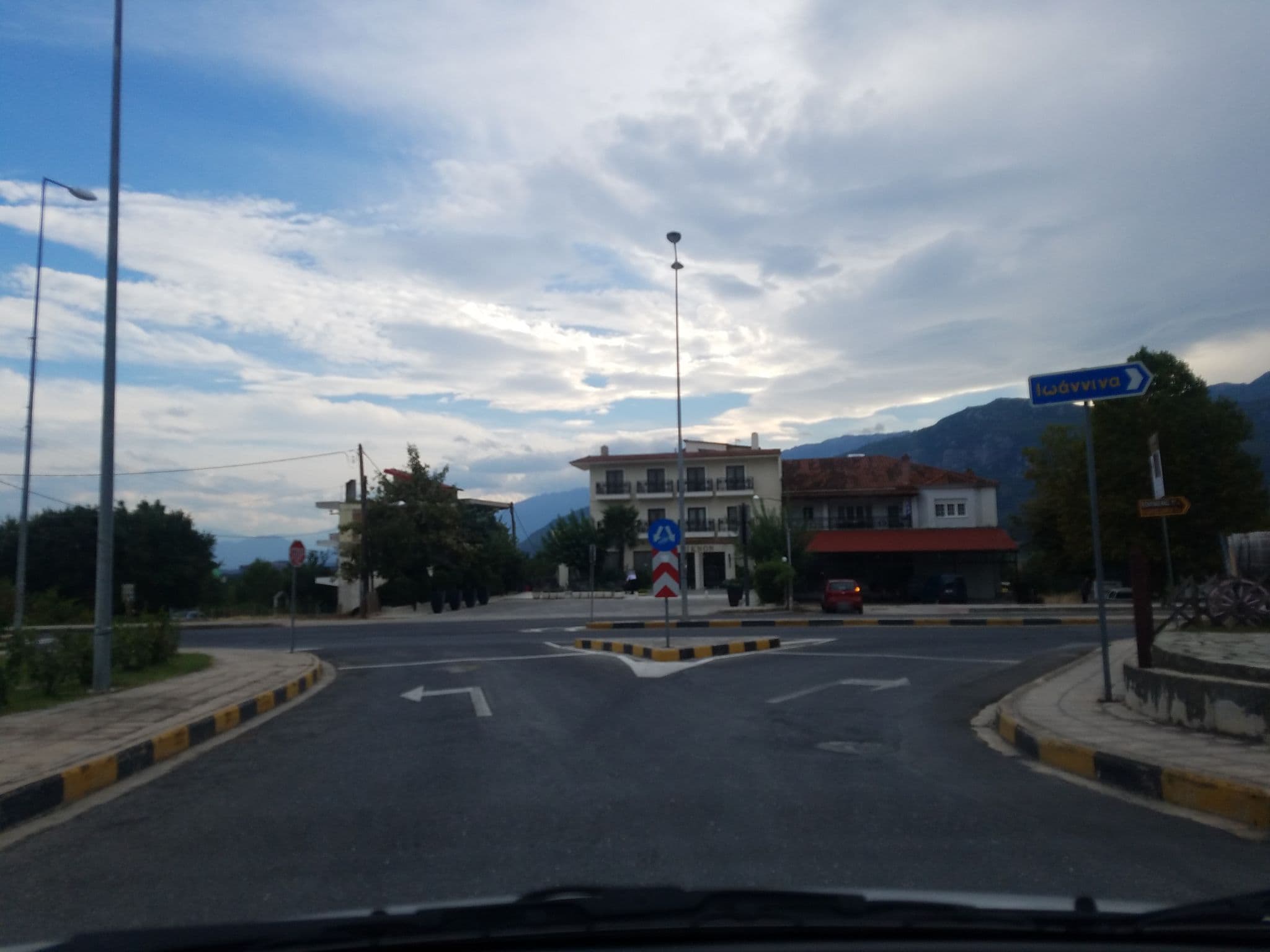 Street view near Liknon Hotel, Kalampáka — © muthu (CC BY-SA · Mapillary)