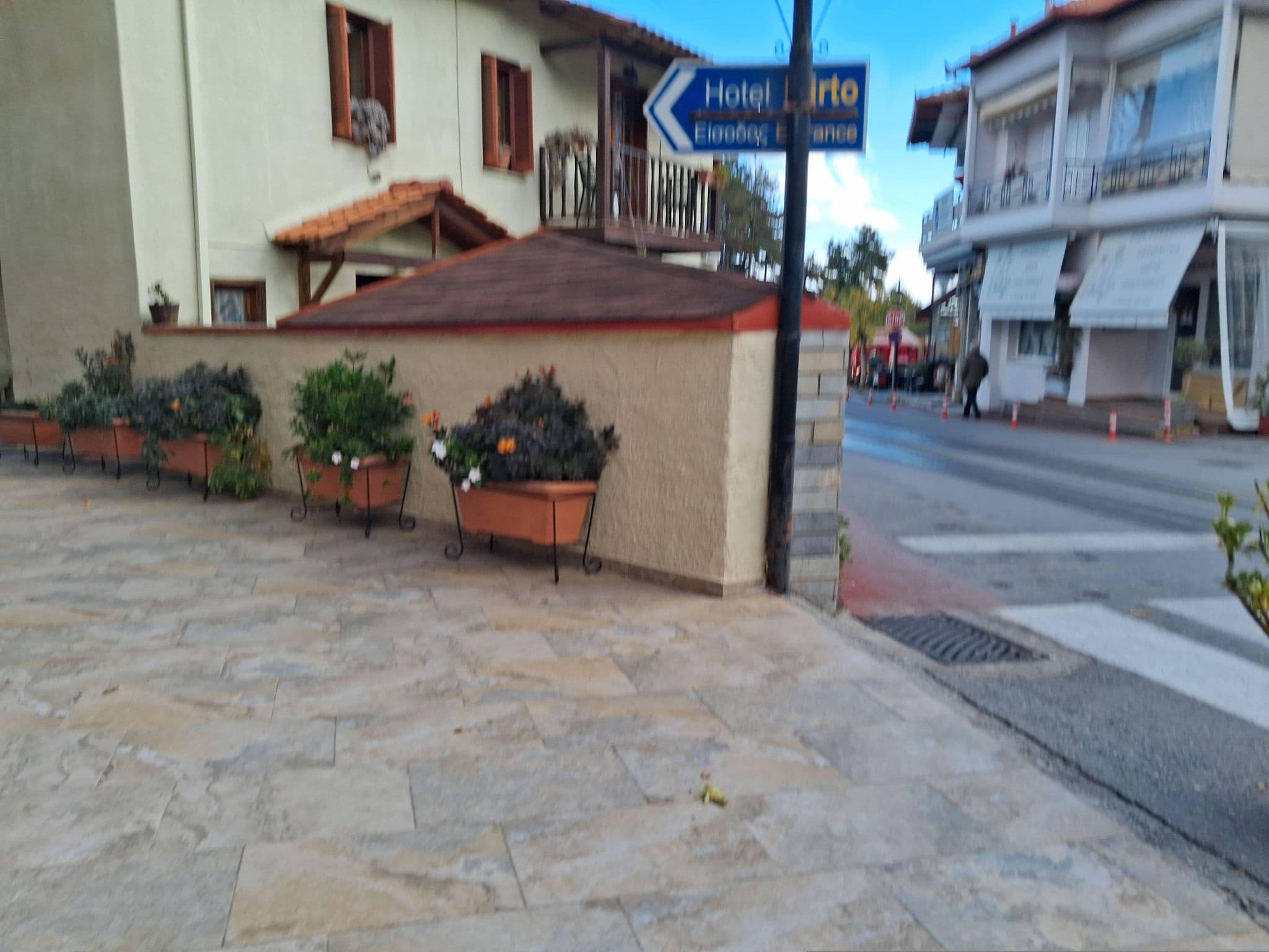 Street view near Hotel Mirto, Litóchoro — © karitsa_street_view2 (CC BY-SA · Mapillary)
