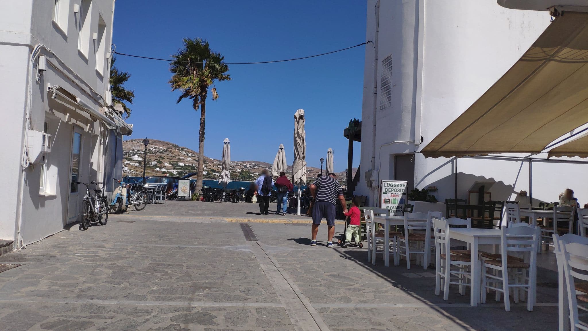 Street view near Oasis, Páros — © pppetros (CC BY-SA · Mapillary)