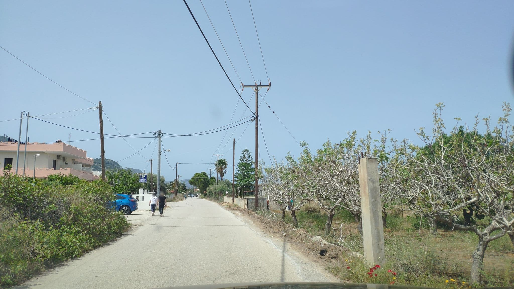 Street view near Aigeirousai Apartments, Kinéta — © pppetros (CC BY-SA · Mapillary)