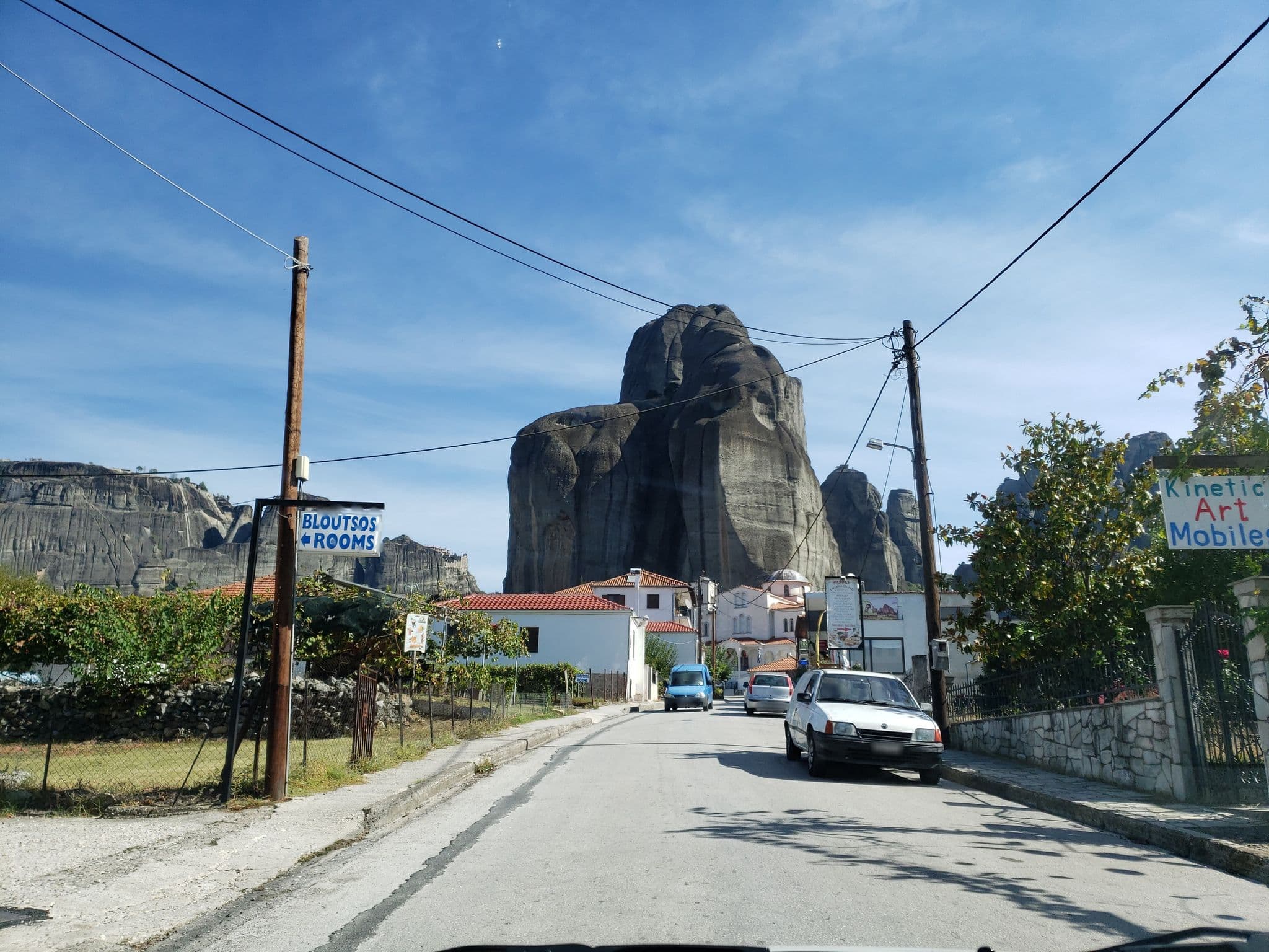 Street view near Bloutsos rooms, Kastráki — © muthu (CC BY-SA · Mapillary)