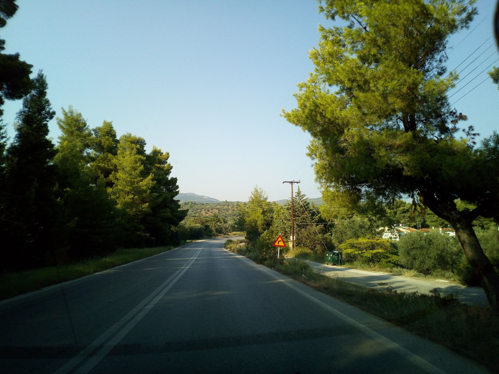 Street view near Sithonia lodge, Níkiti