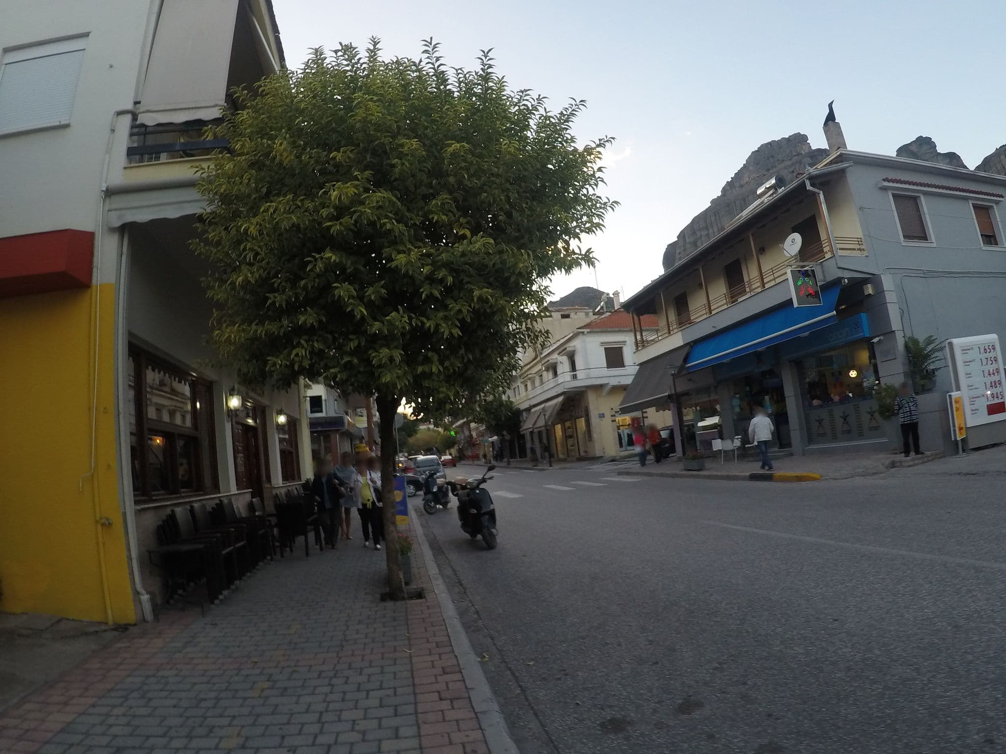 Street view near Meteora Central Hostel, Kalampáka — © chrisbeddow (CC BY-SA · Mapillary)