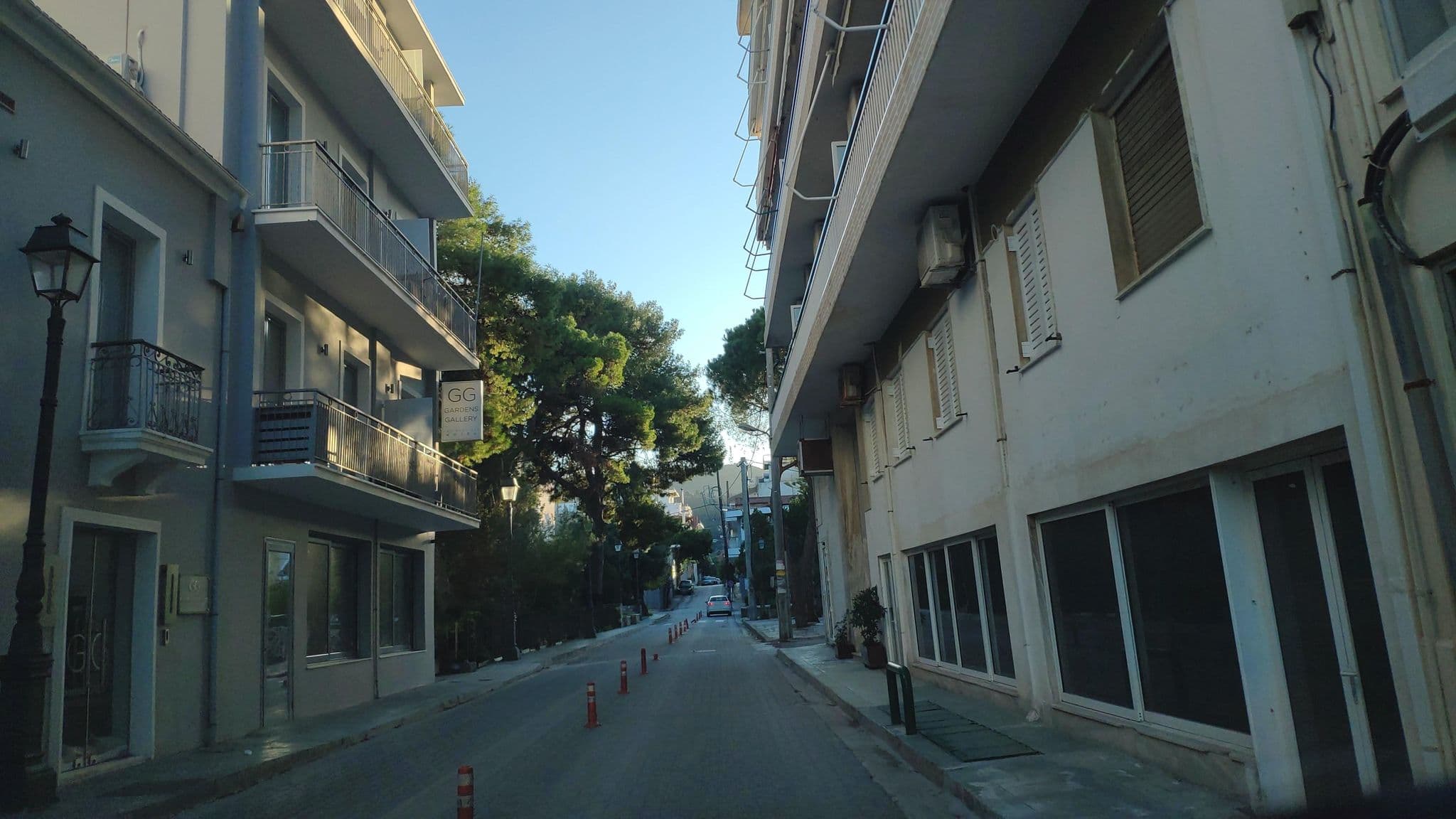 Street view near Gardens Gallery Hotel, Xylókastro — © pppetros (CC BY-SA · Mapillary)