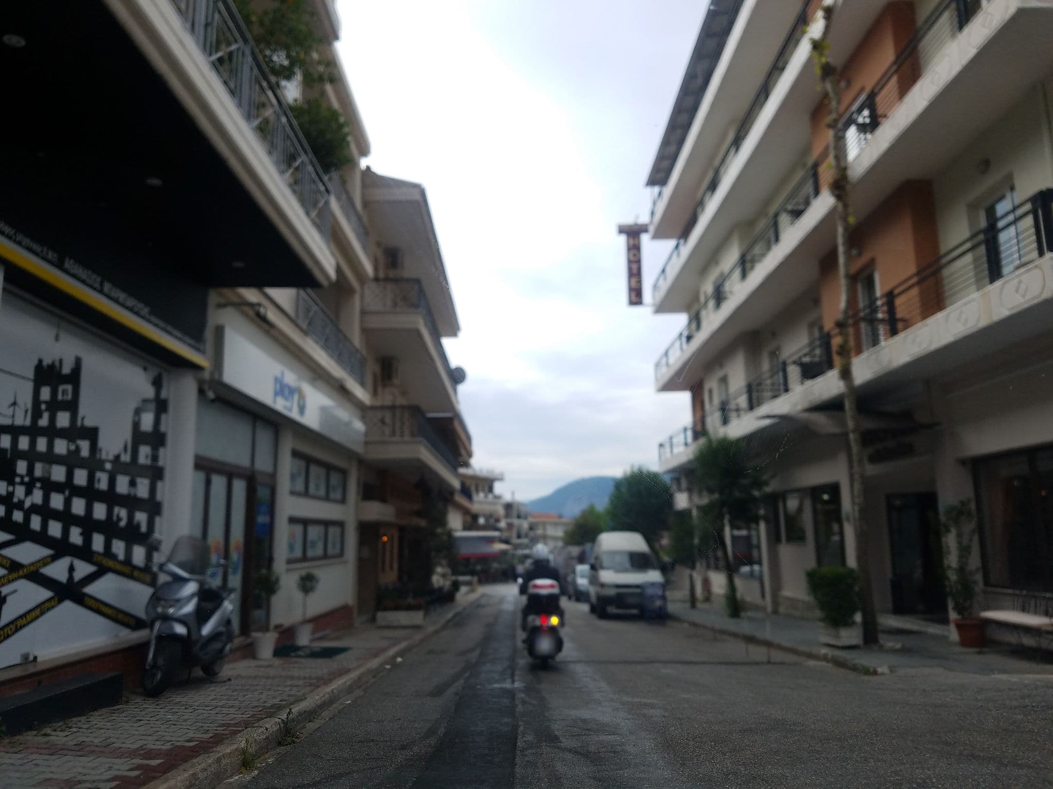 Street view near Hotel 'Edelweiss', Kalampáka — © muthu (CC BY-SA · Mapillary)