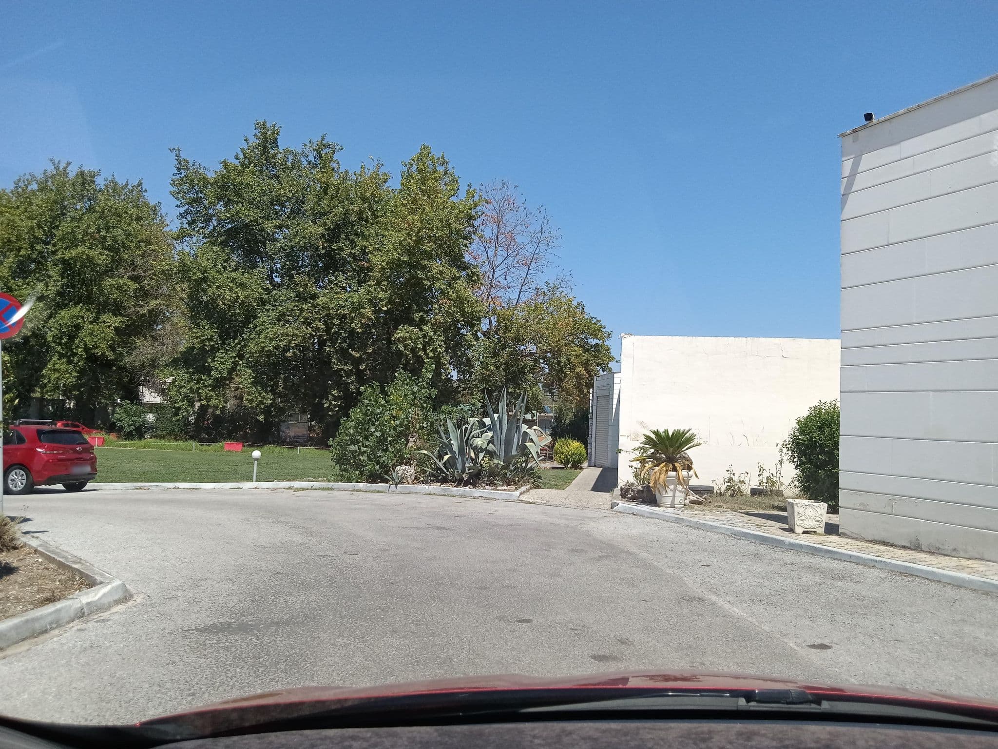 Street view near Olympian Bay Grand Resort, Leptokaryá — © nglf (CC BY-SA · Mapillary)