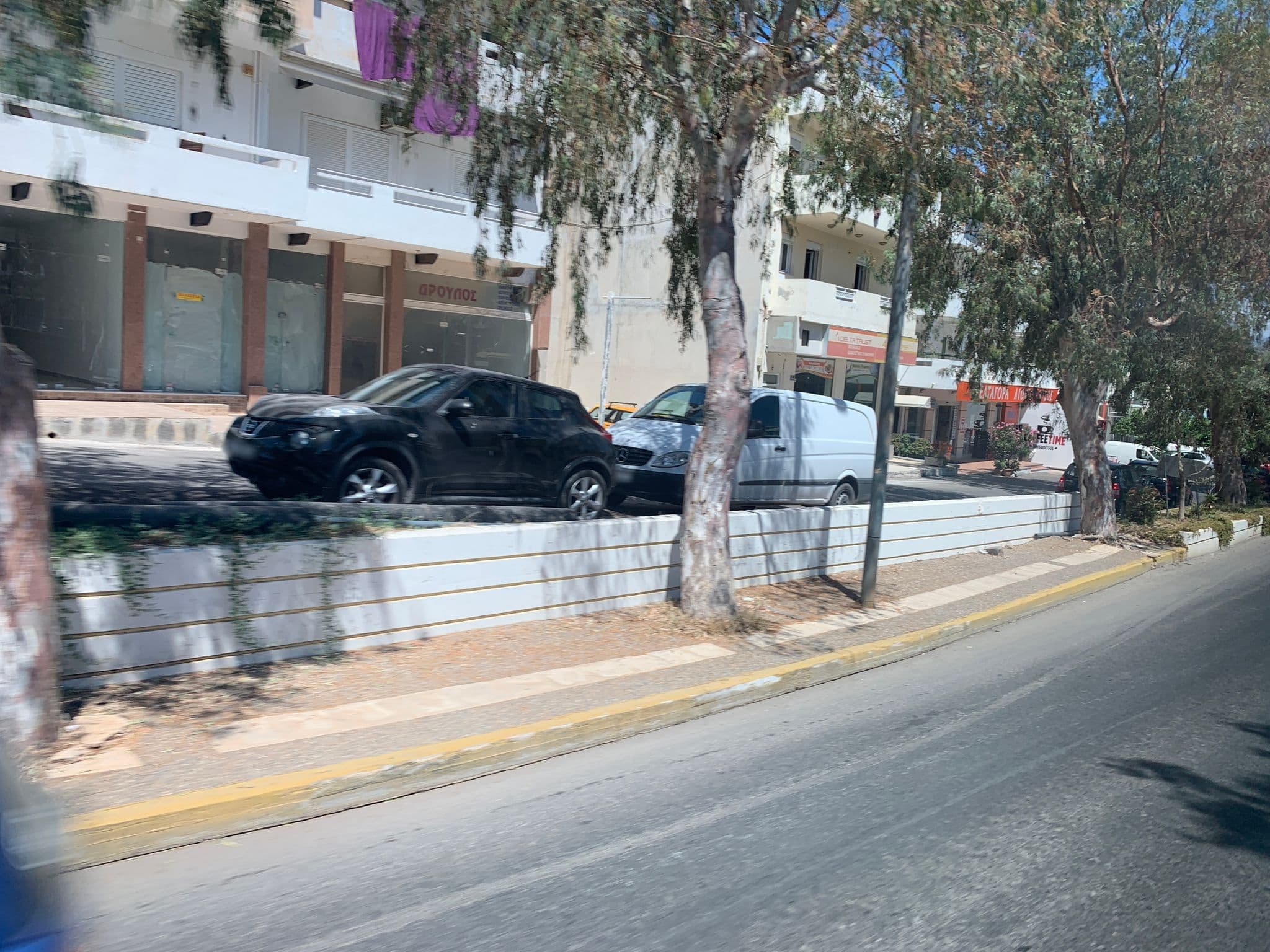 Street view near Elina Apartments, Limín Khersonísou — © chicc0 (CC BY-SA · Mapillary)