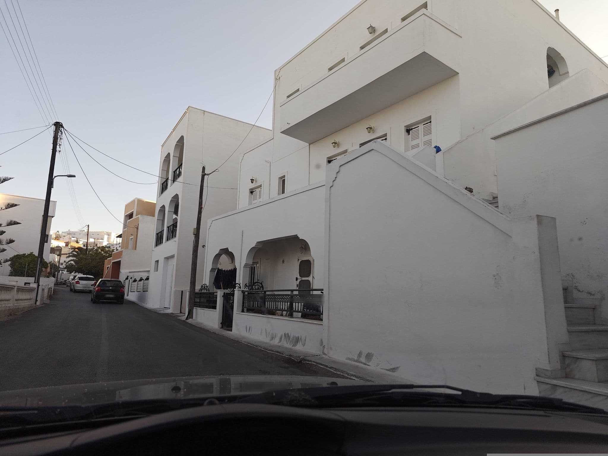 Street view near Mod, Firá