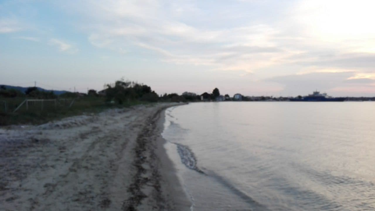 Street view near Peter's Beach House, Prínos — © flugyflay (CC BY-SA · Mapillary)