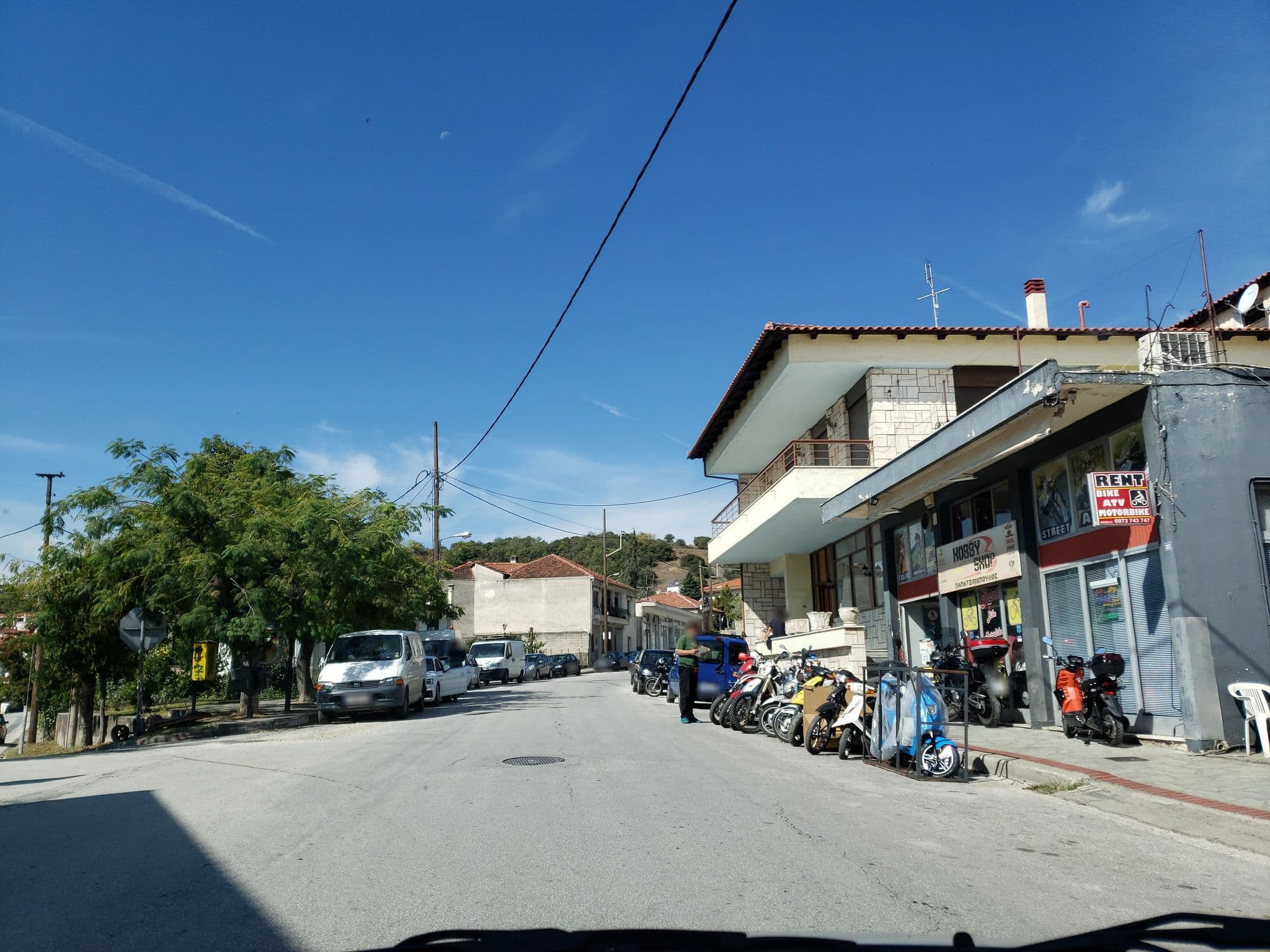 Street view near Holy Rock Hostel, Kalampáka — © muthu (CC BY-SA · Mapillary)