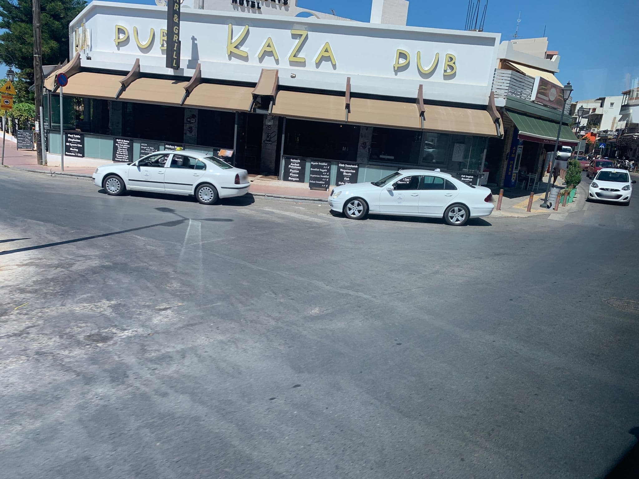 Street view near Malia Holidays Hotel, Mália — © chicc0 (CC BY-SA · Mapillary)