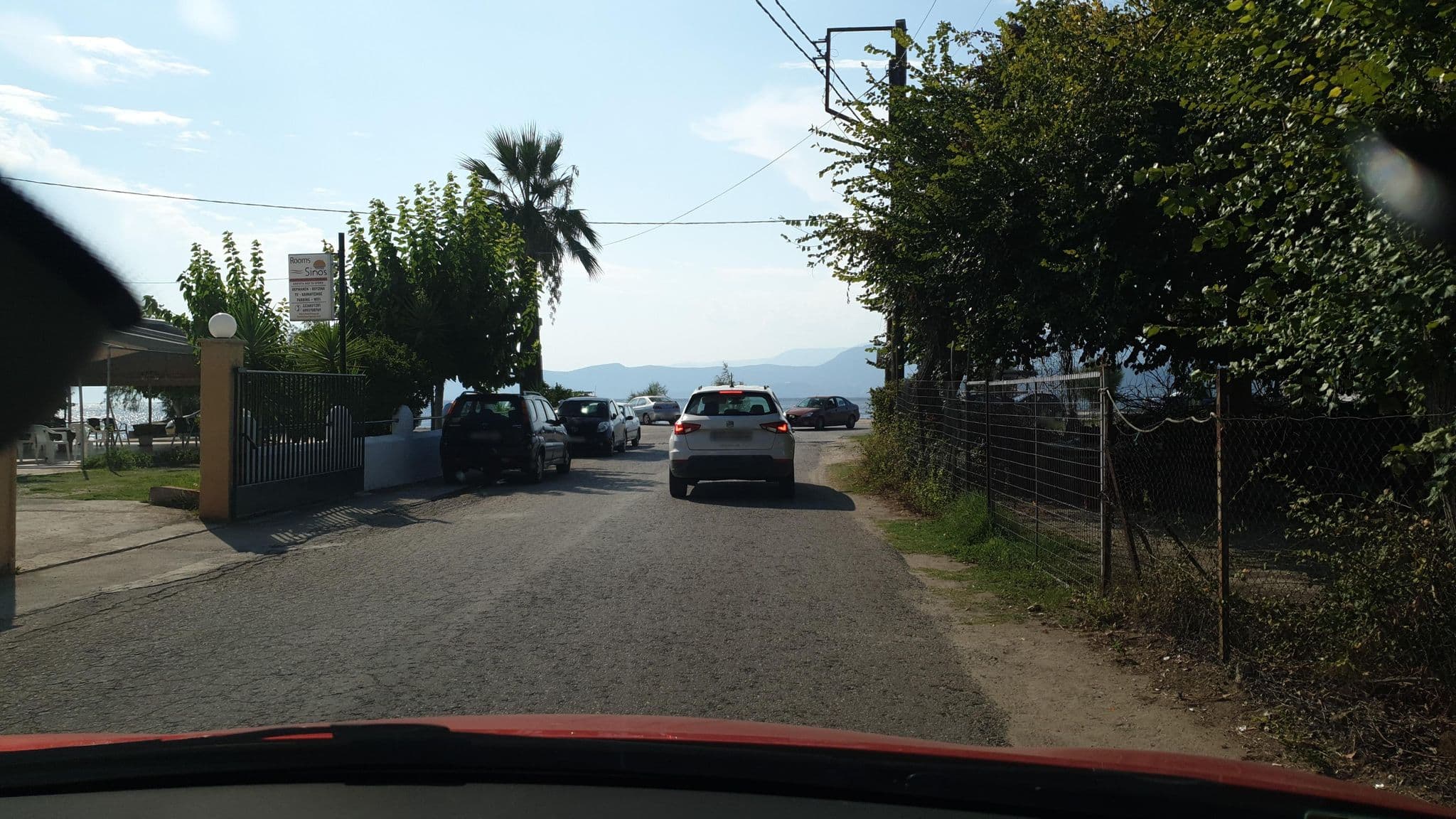 Street view near Sinos, Oreoí — © yannakis (CC BY-SA · Mapillary)