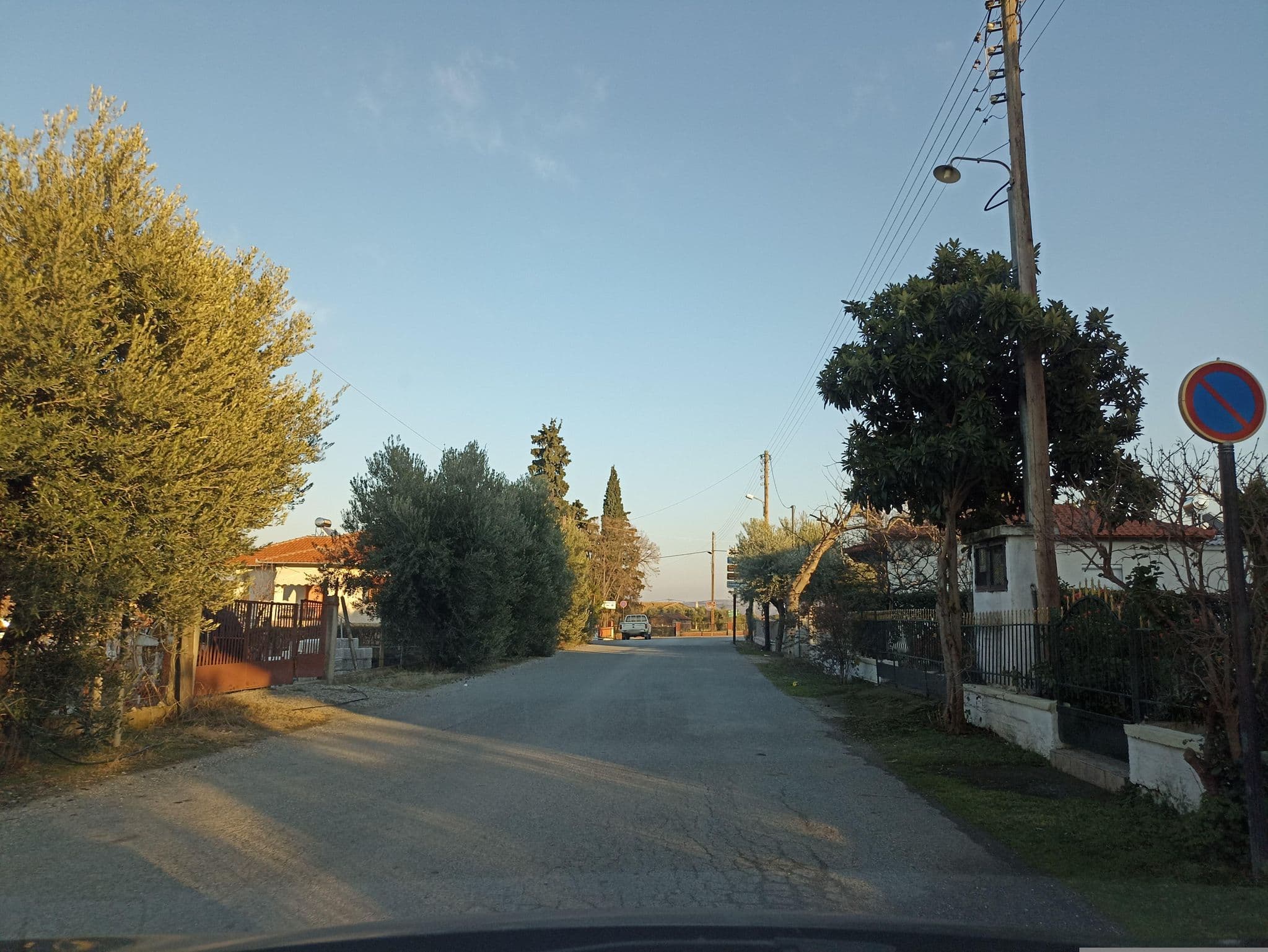 Street view near Aigon hotel, Vergína — © geraki (CC BY-SA · Mapillary)