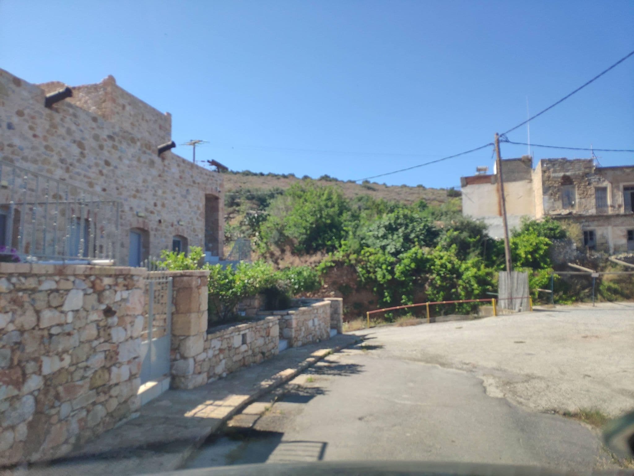 Street view near Ippola Boutique Hotel, Oítilon — © pppetros (CC BY-SA · Mapillary)