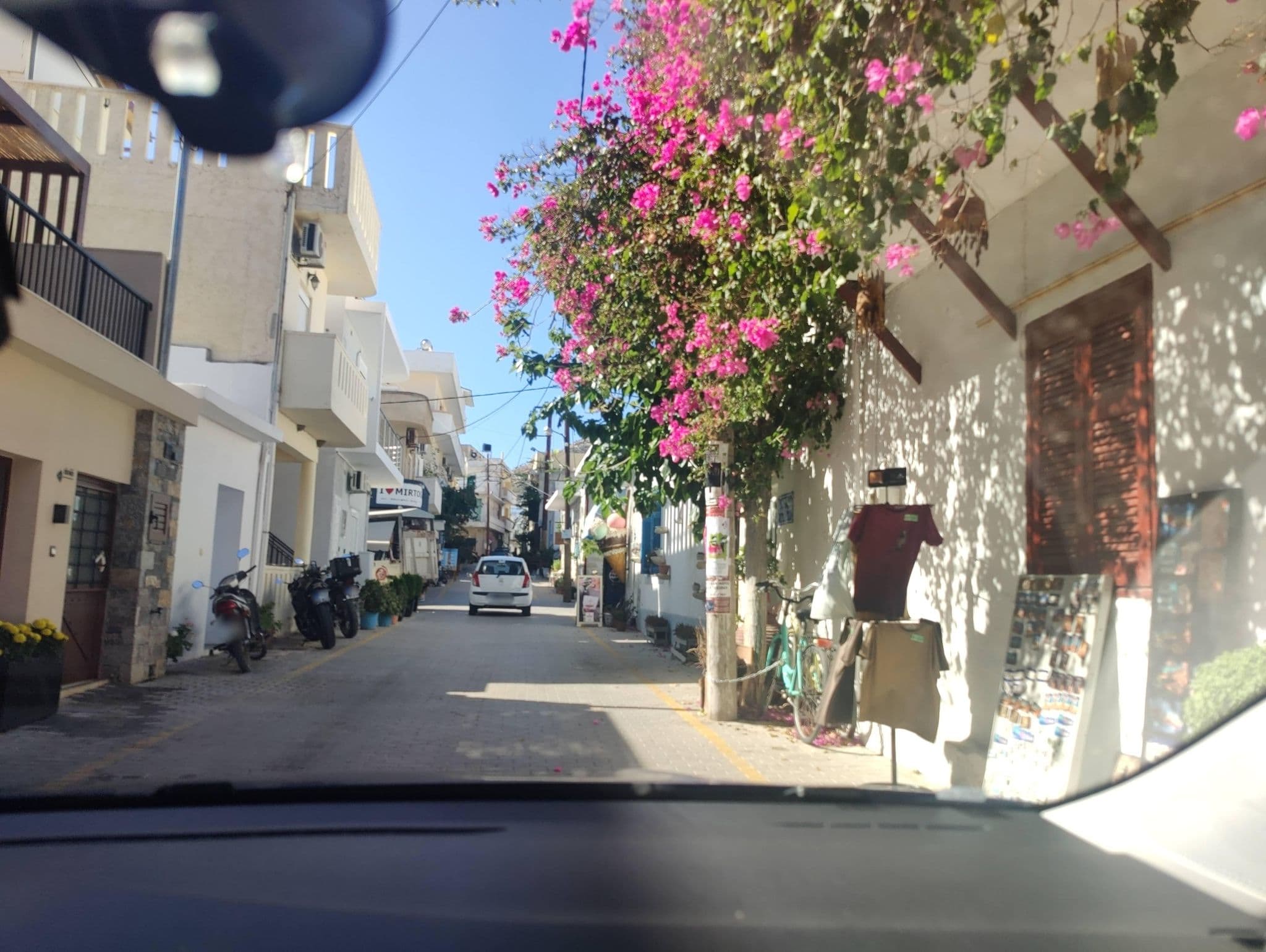 Street view near Chara's Studios, Néa Anatolí — © pelgrim (CC BY-SA · Mapillary)