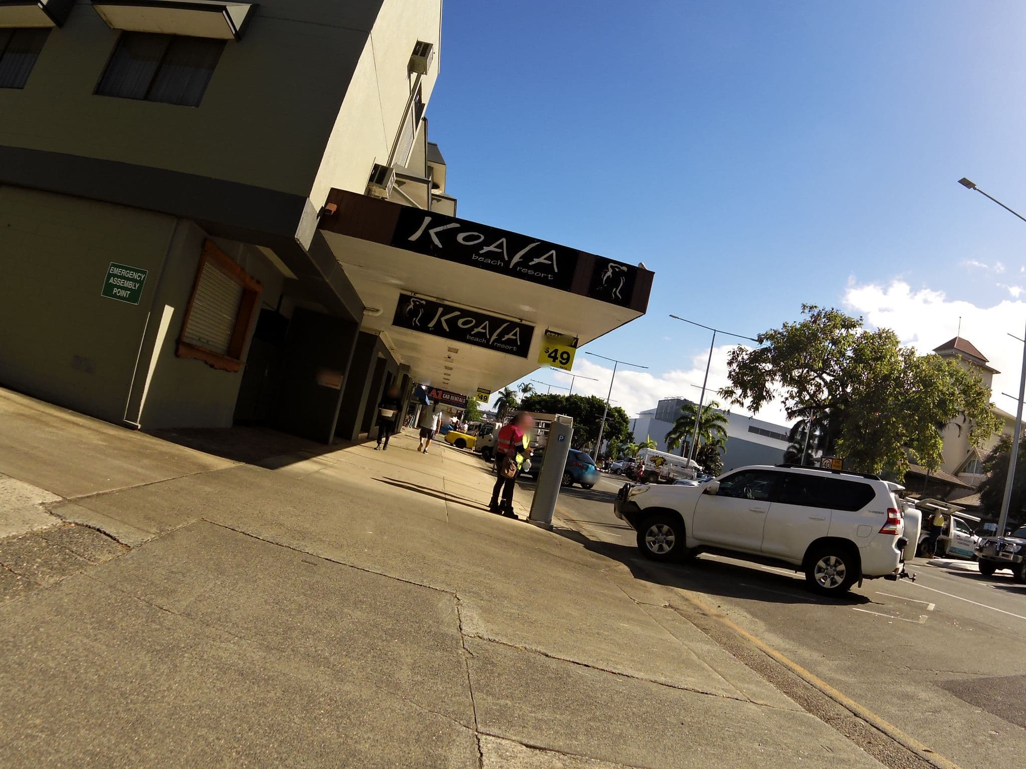 Street view near Koala Beach Resort, Cairns City — © skillsy (CC BY-SA · Mapillary)
