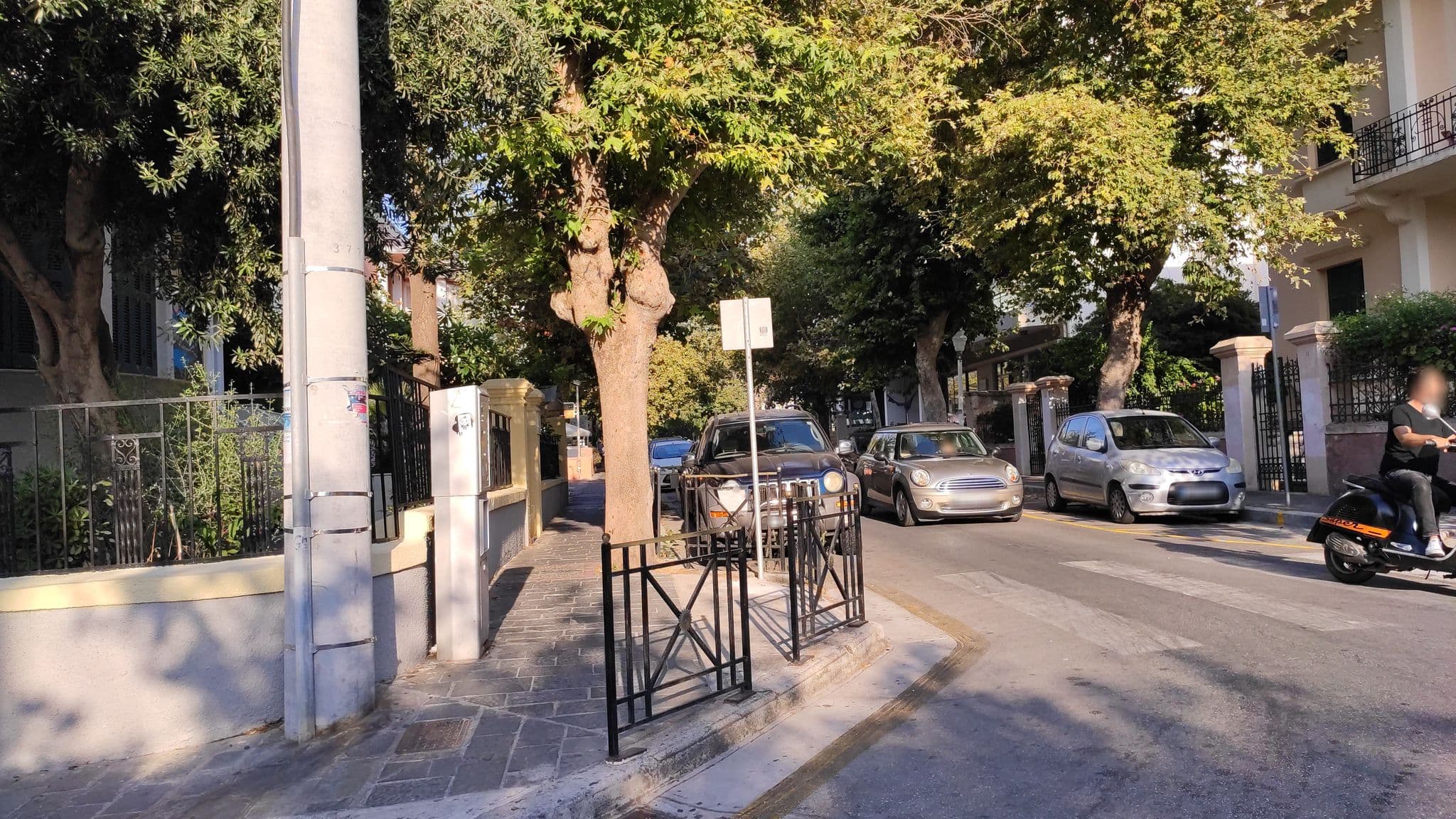 Street view near Atlantis City Hotel, Ródos