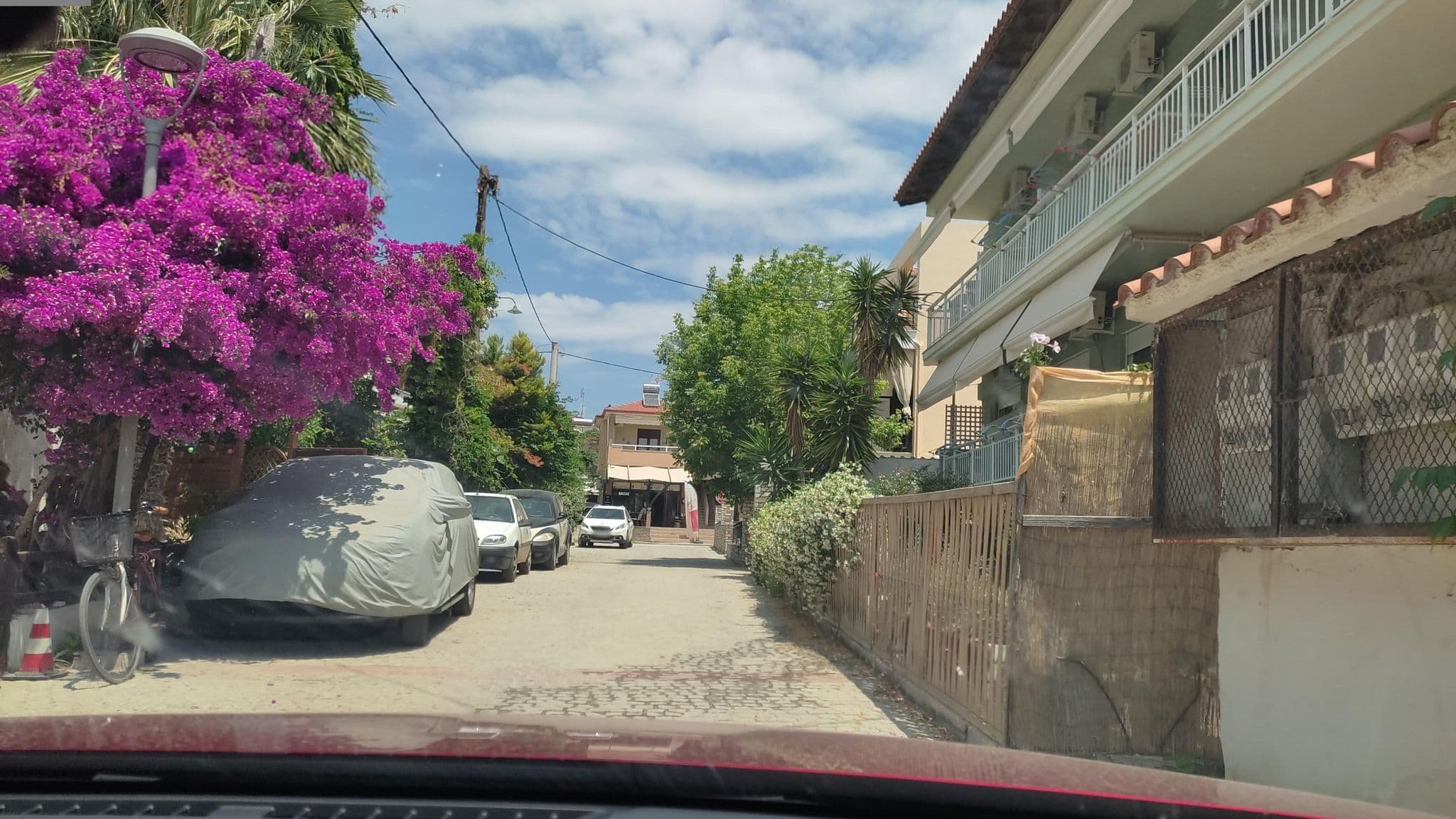 Street view near Nikos Hotel, Níkiti