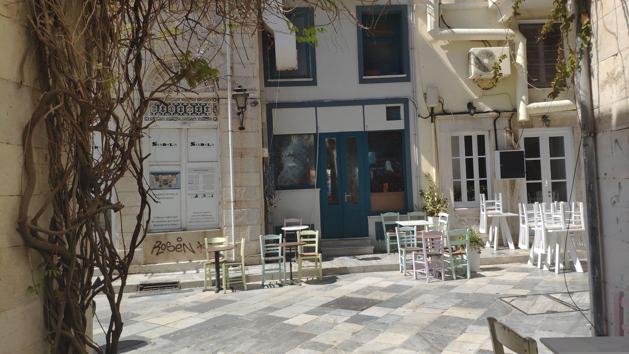Street view near AKTAION, Ermoúpolis — © pppetros (CC BY-SA · Mapillary)