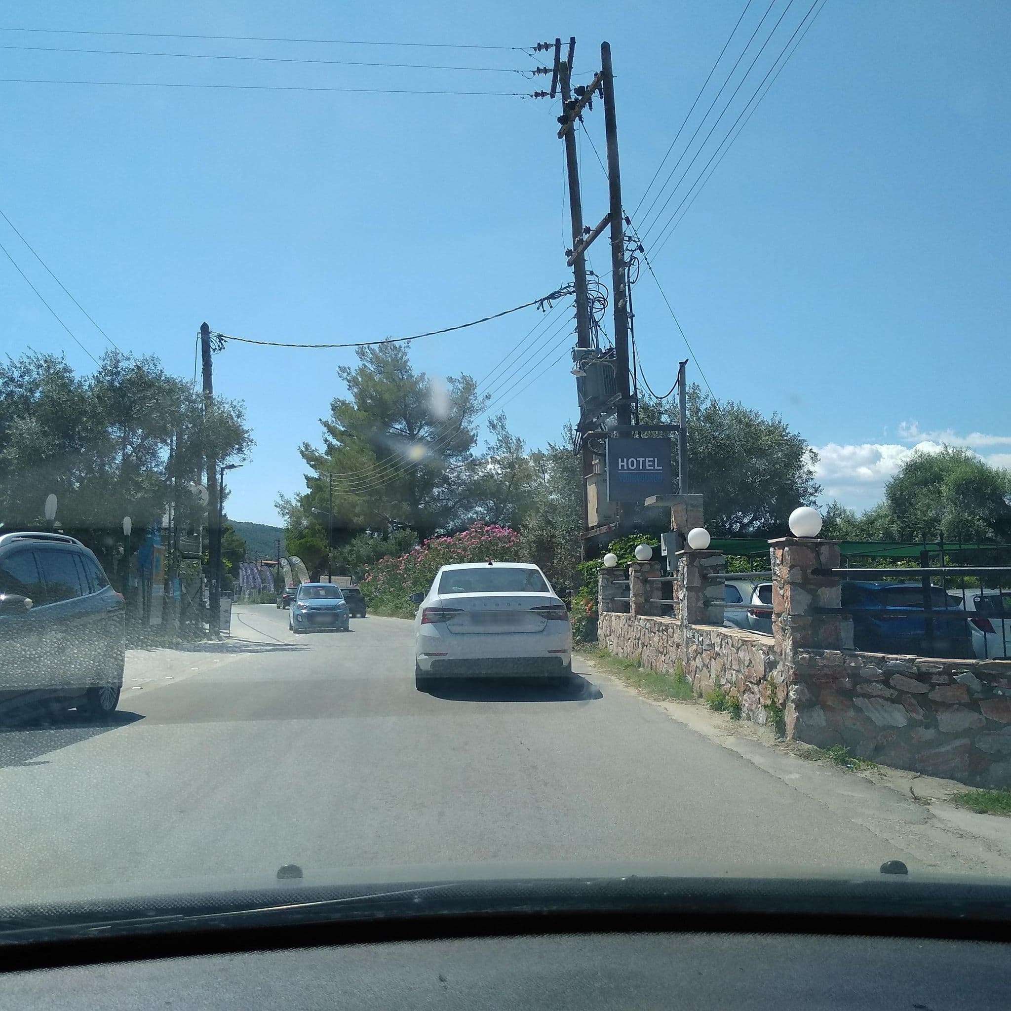 Street view near Vourvourou, Néos Marmarás — © tavi (CC BY-SA · Mapillary)