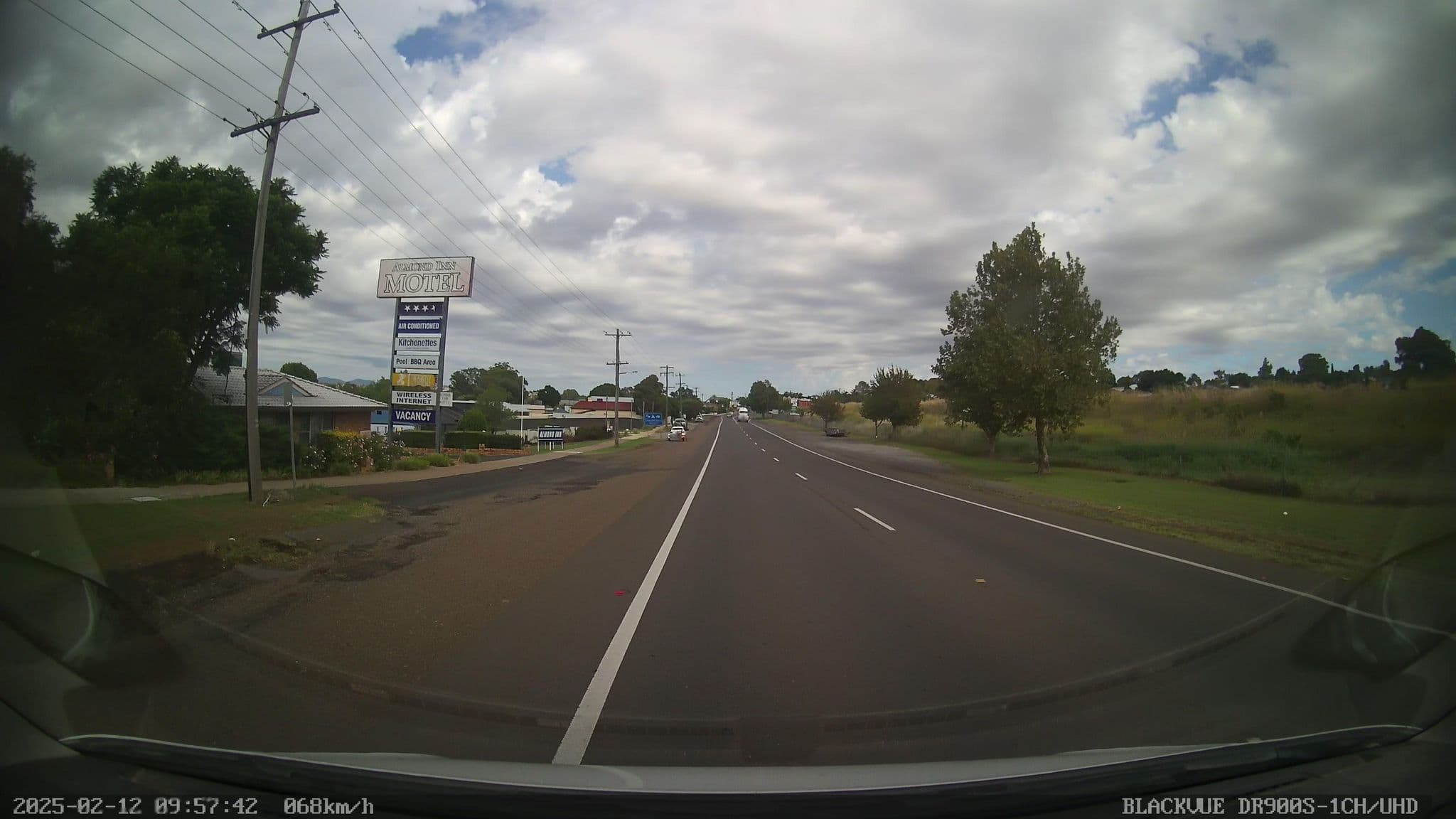 Street view near Almond Inn Motel, East Tamworth — © bob3bob3 (CC BY-SA · Mapillary)