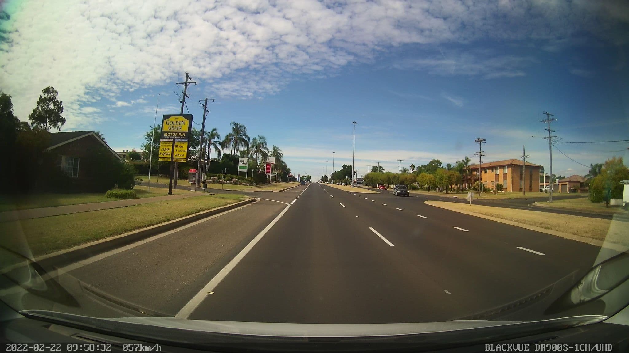 Street view near Golden Grain Motor Inn, South Tamworth — © bob3bob3 (CC BY-SA · Mapillary)