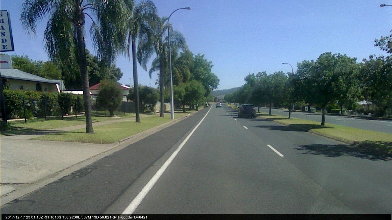 Street view near Grande Motel, West Tamworth — © bob3bob3 (CC BY-SA · Mapillary)