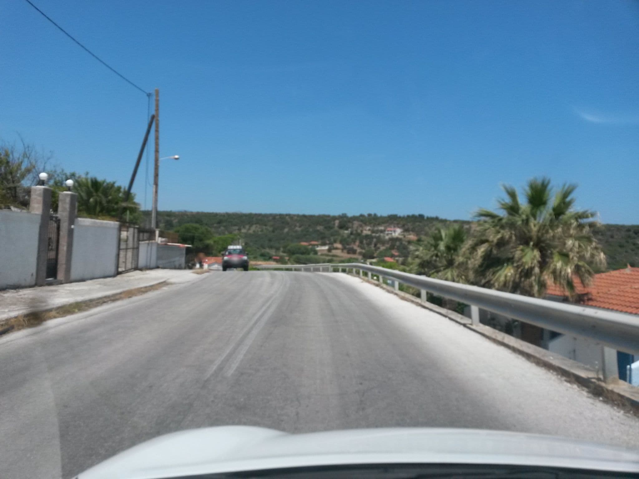Street view near George Paradice, Loutrópoli Thermís — © kay_d (CC BY-SA · Mapillary)