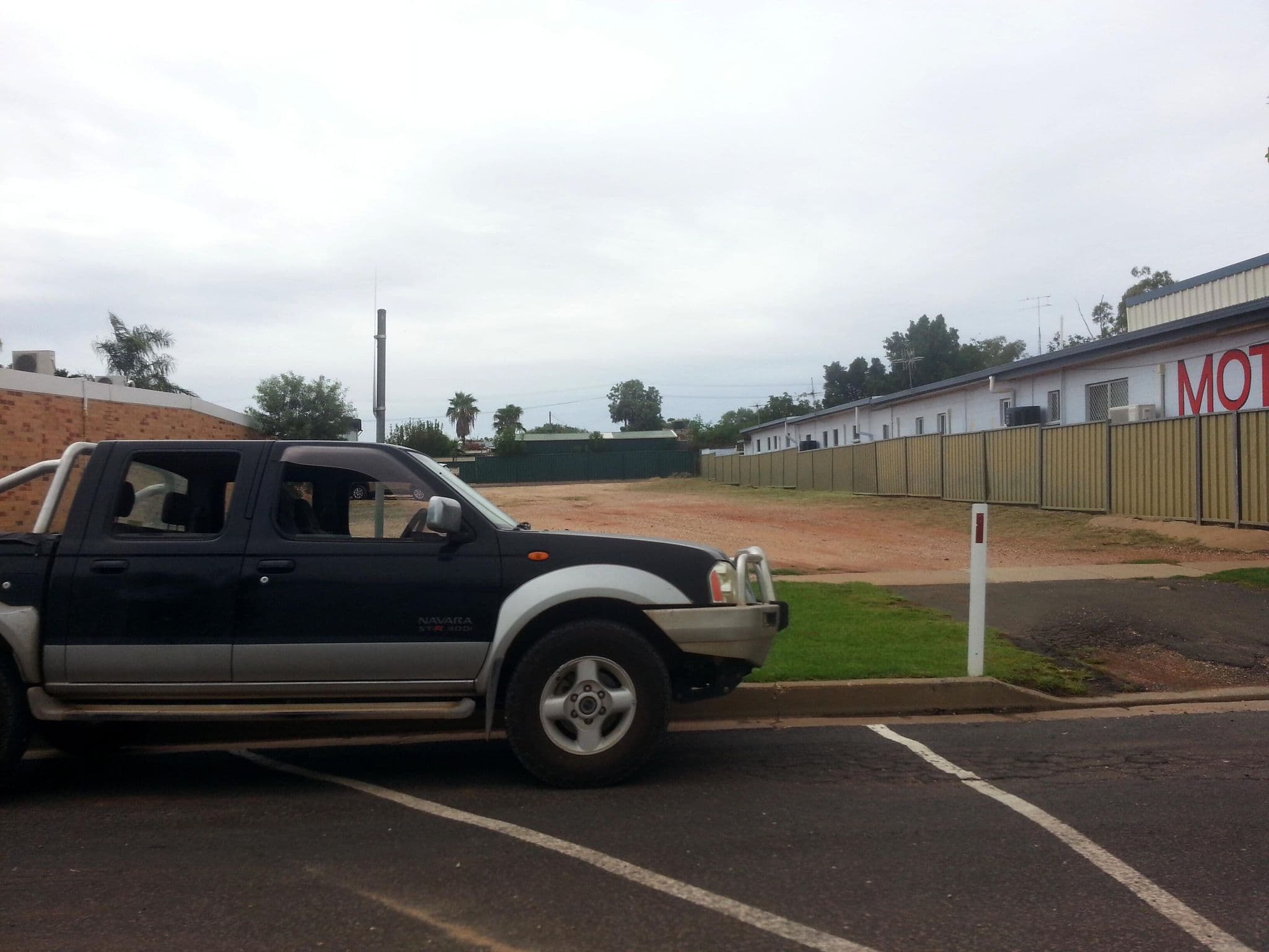 Street view near Black Opal Motel, Lightning Ridge — © bob3bob3 (CC BY-SA · Mapillary)