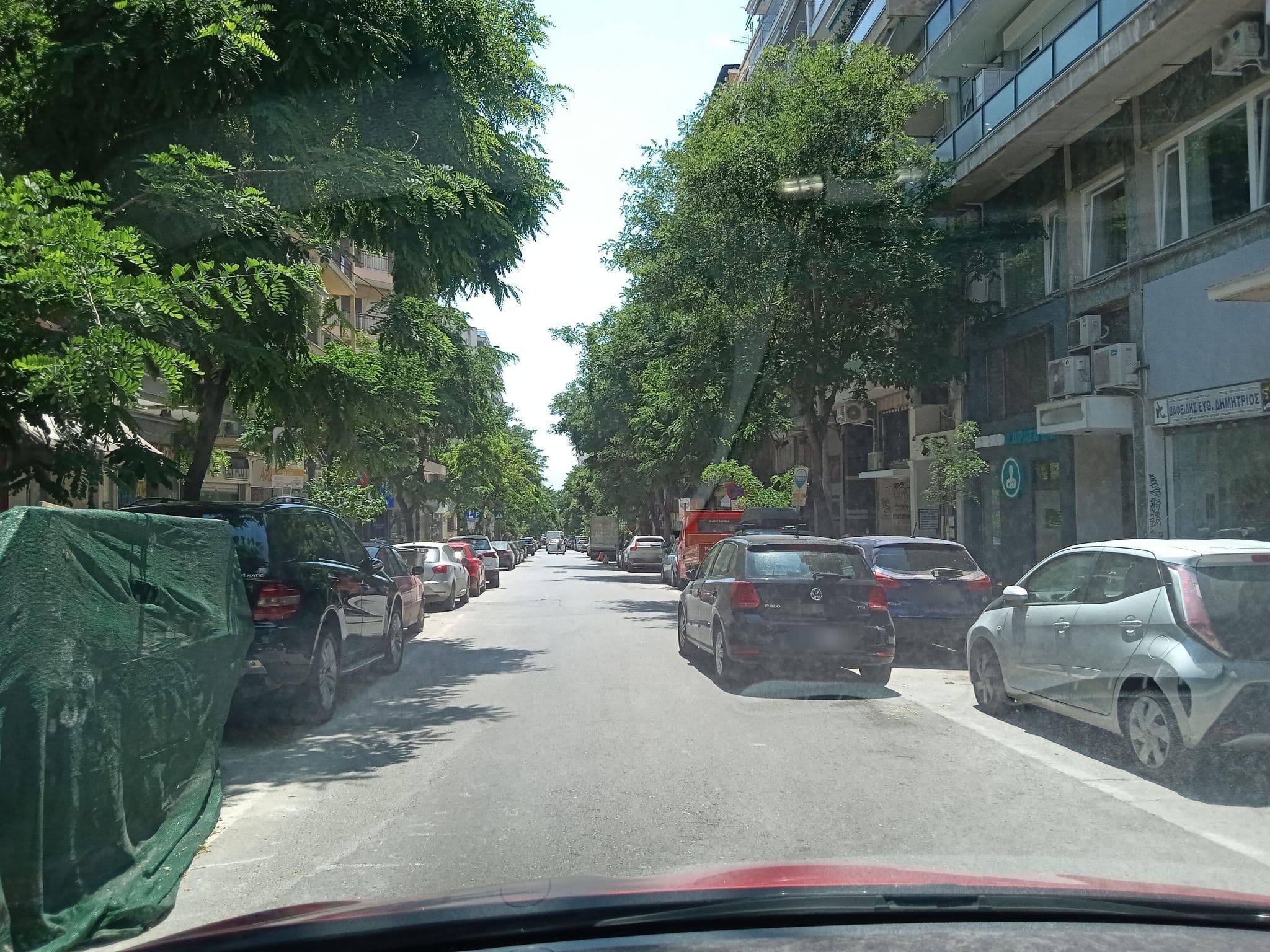 Street view near Park Hotel, Thessaloníki — © nglf (CC BY-SA · Mapillary)