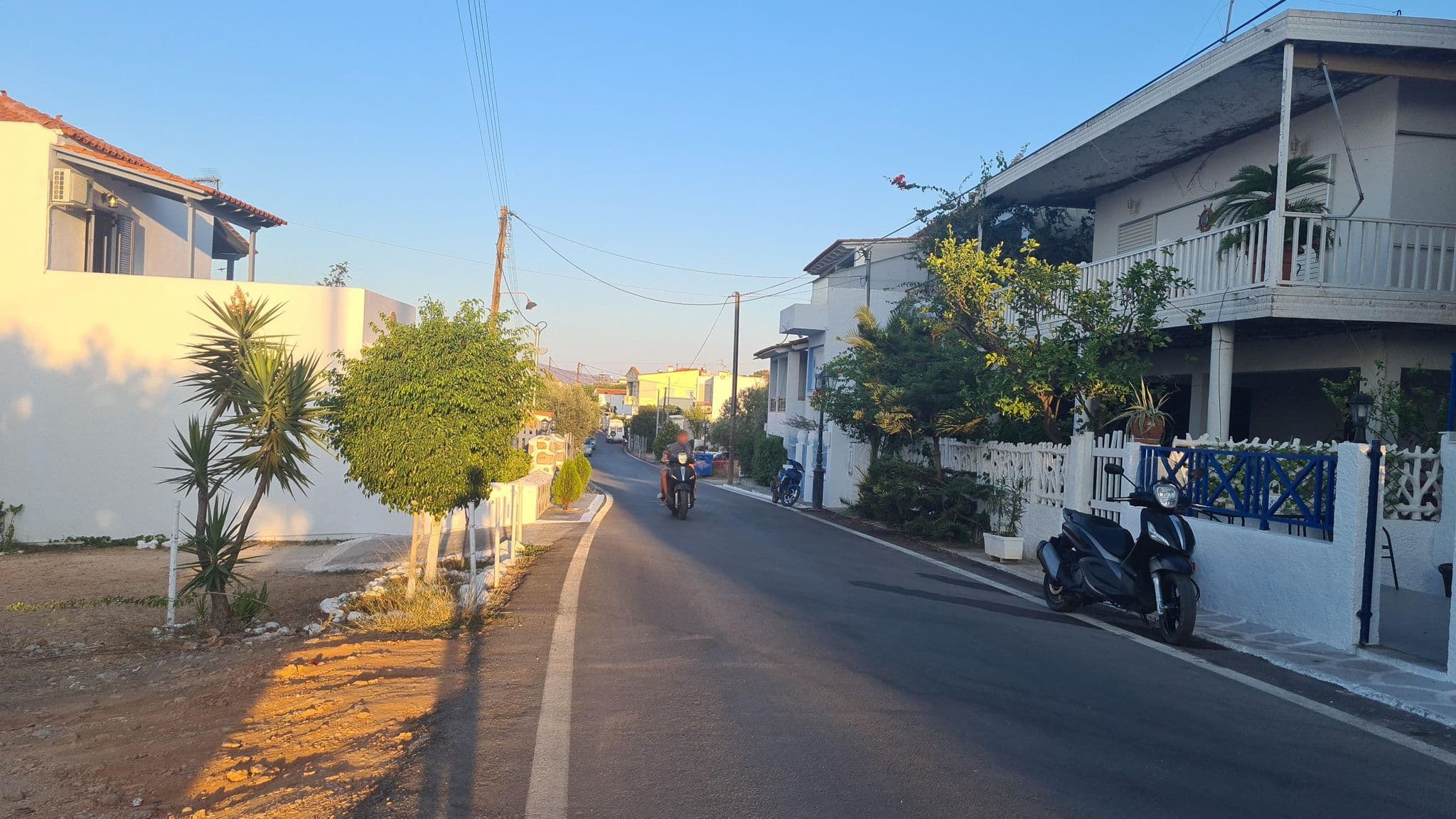 Street view near Panorama Apartments, Agkístri — © wardmuylaert (CC BY-SA · Mapillary)