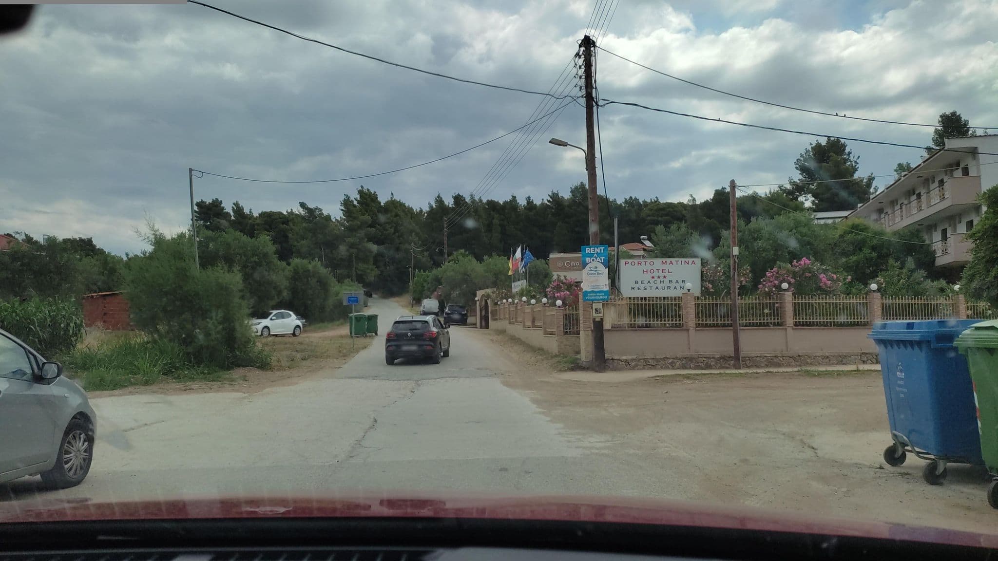 Street view near House Petridis apartments, Níkiti
