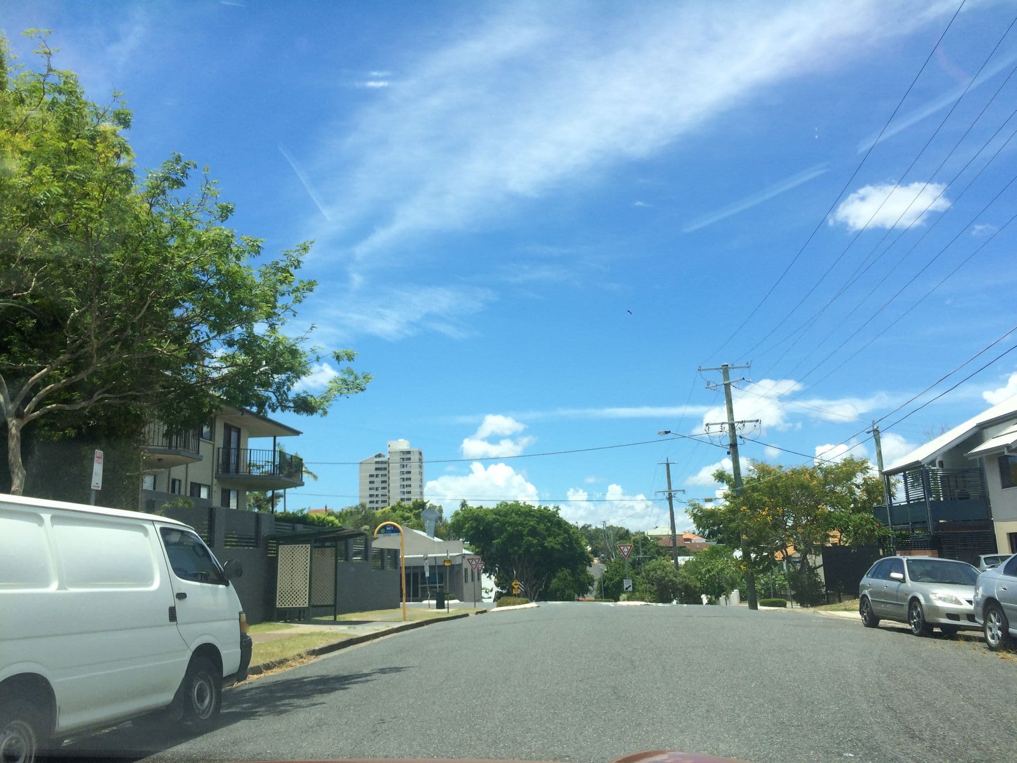 Street view near Yumba Hostel, West End — © hoylen (CC BY-SA · Mapillary)