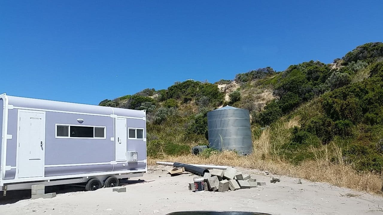 Street view near Hillocks Ocean Pods, Kingscote — © didz (CC BY-SA · Mapillary)