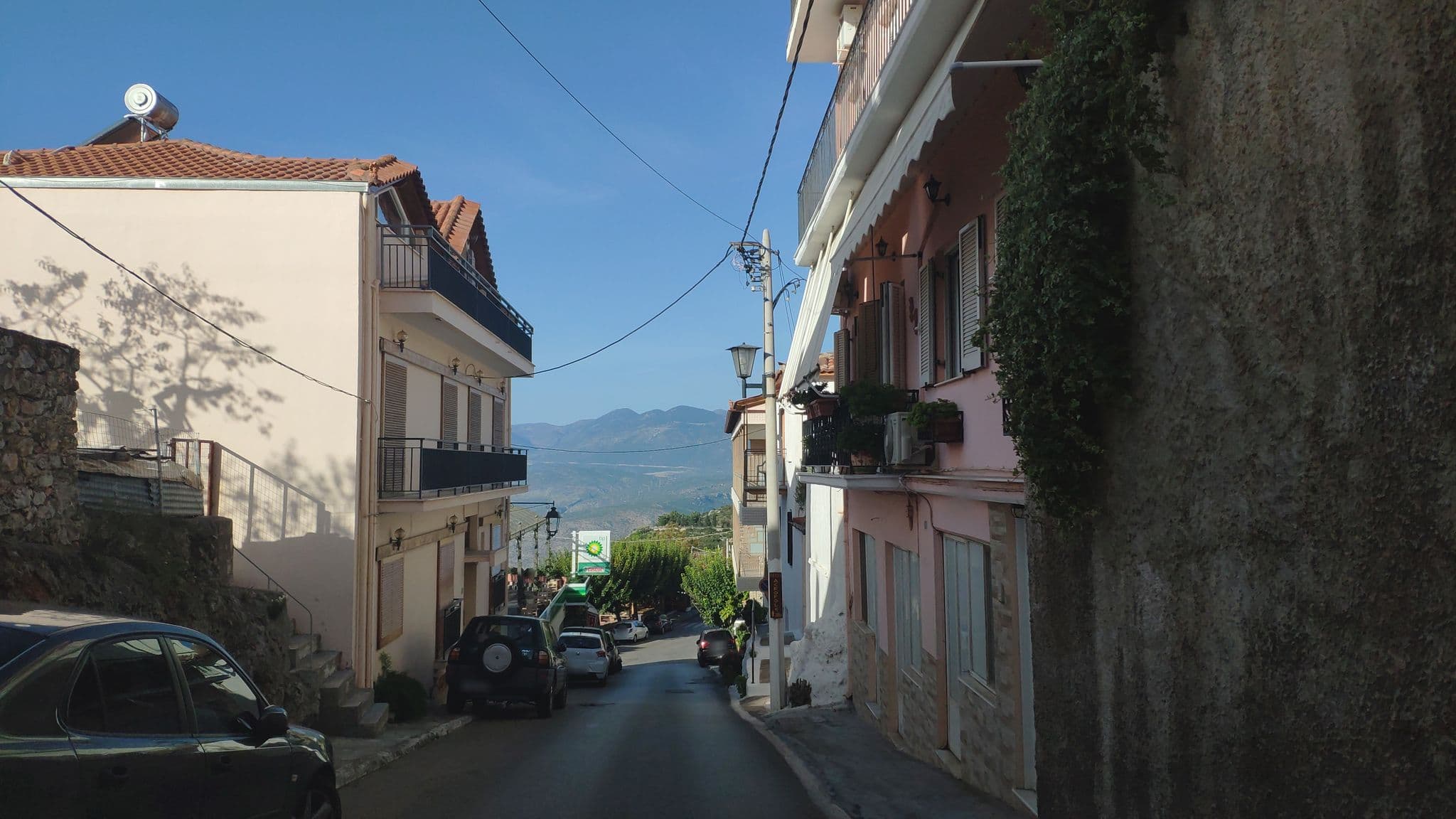 Street view near Olympic, Delphi — © pppetros (CC BY-SA · Mapillary)