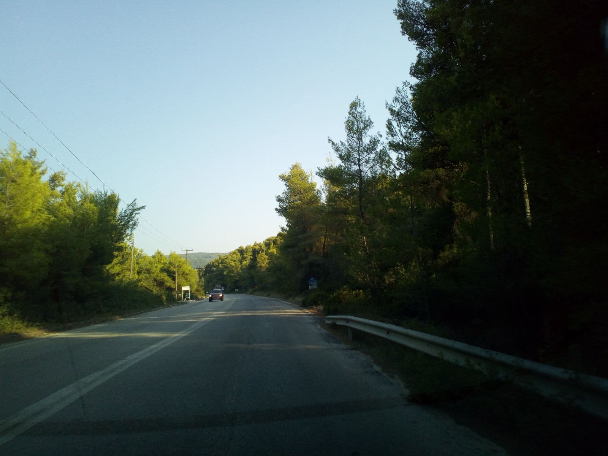 Street view near Vrahos House Apartment, Níkiti