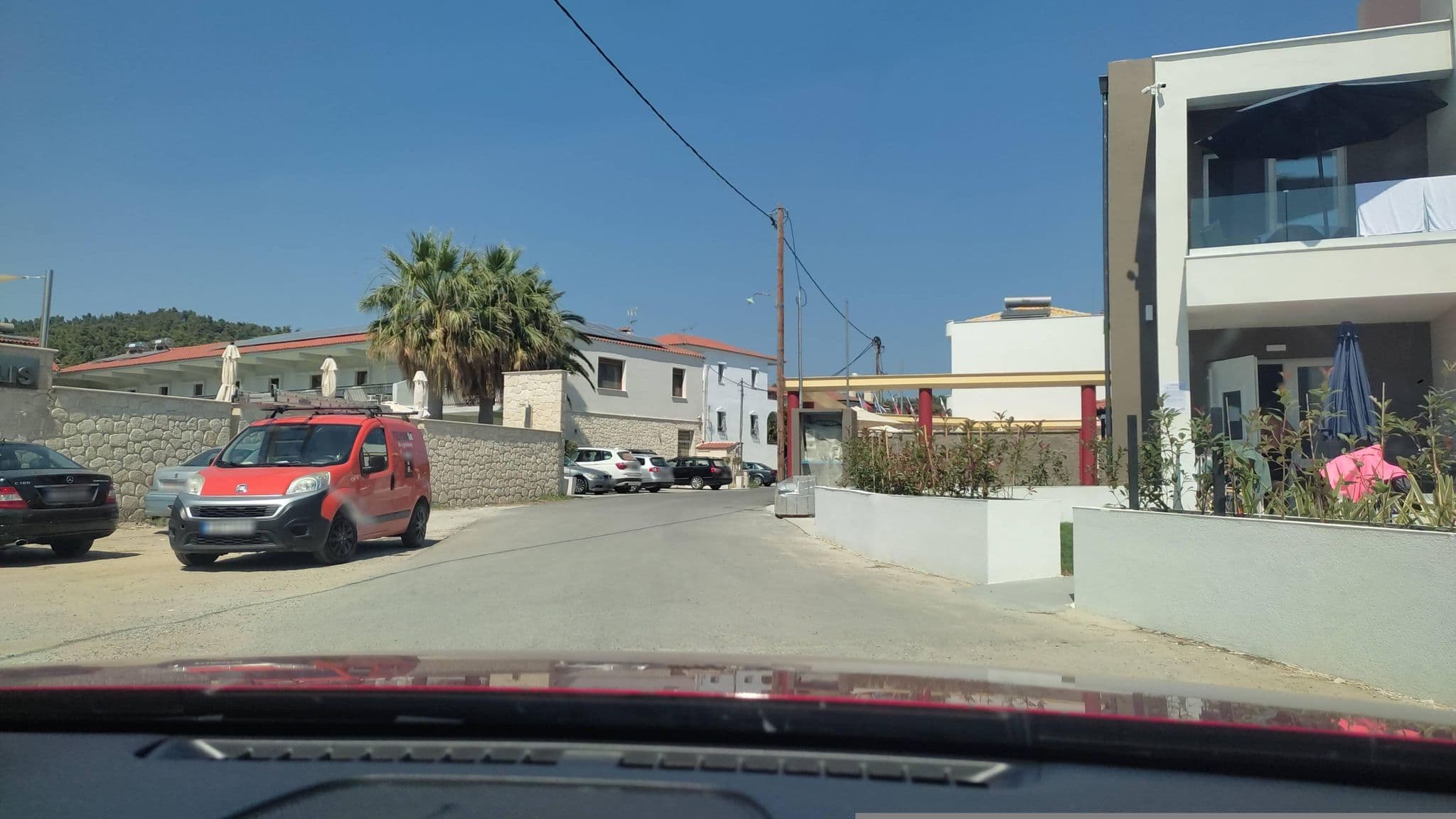 Street view near Cocoon Luxery Villas and suites, Kassándreia — © neau (CC BY-SA · Mapillary)