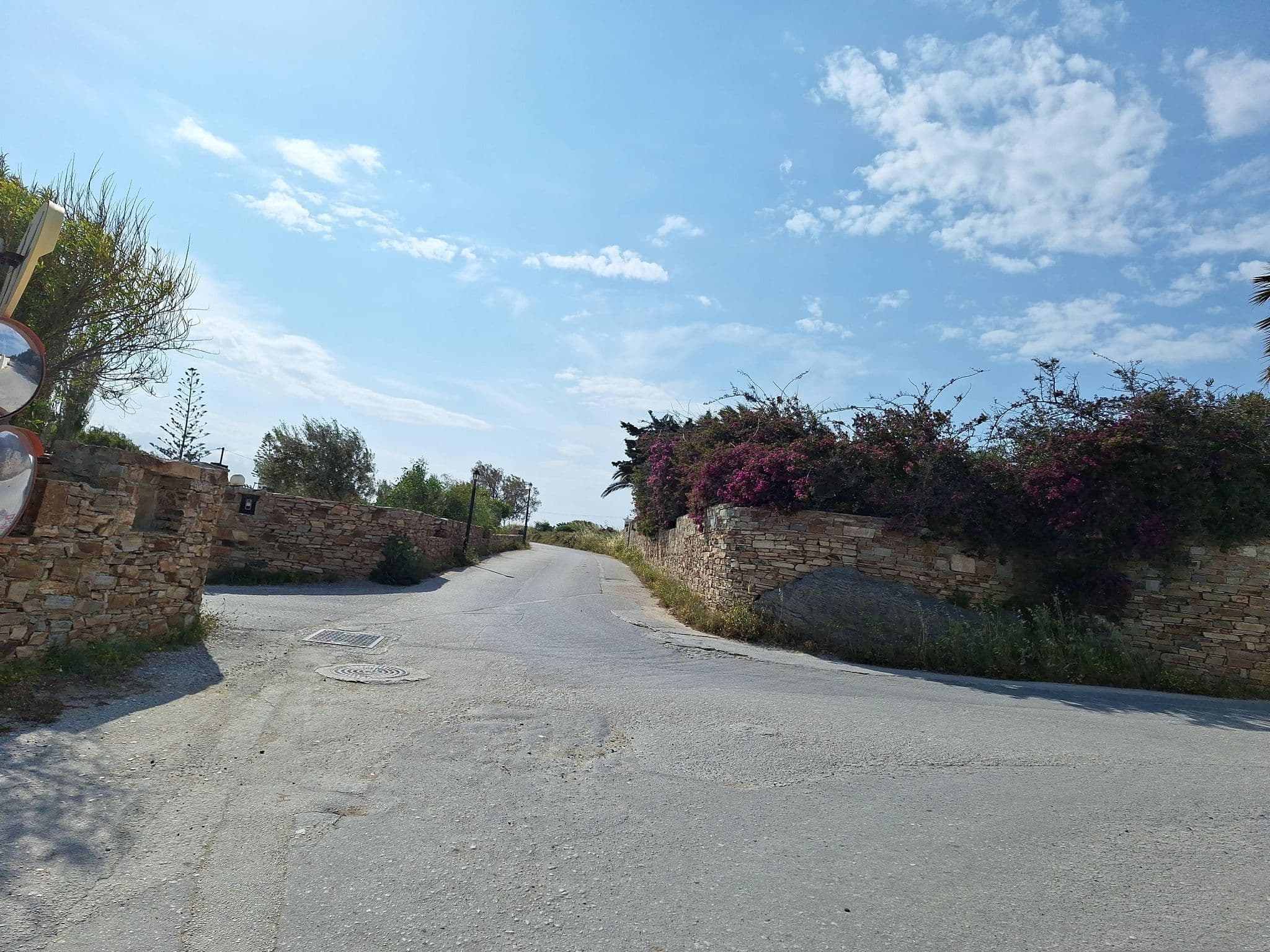 Street view near Kavuras, Náxos — © UrbanRepair (CC BY-SA · Mapillary)