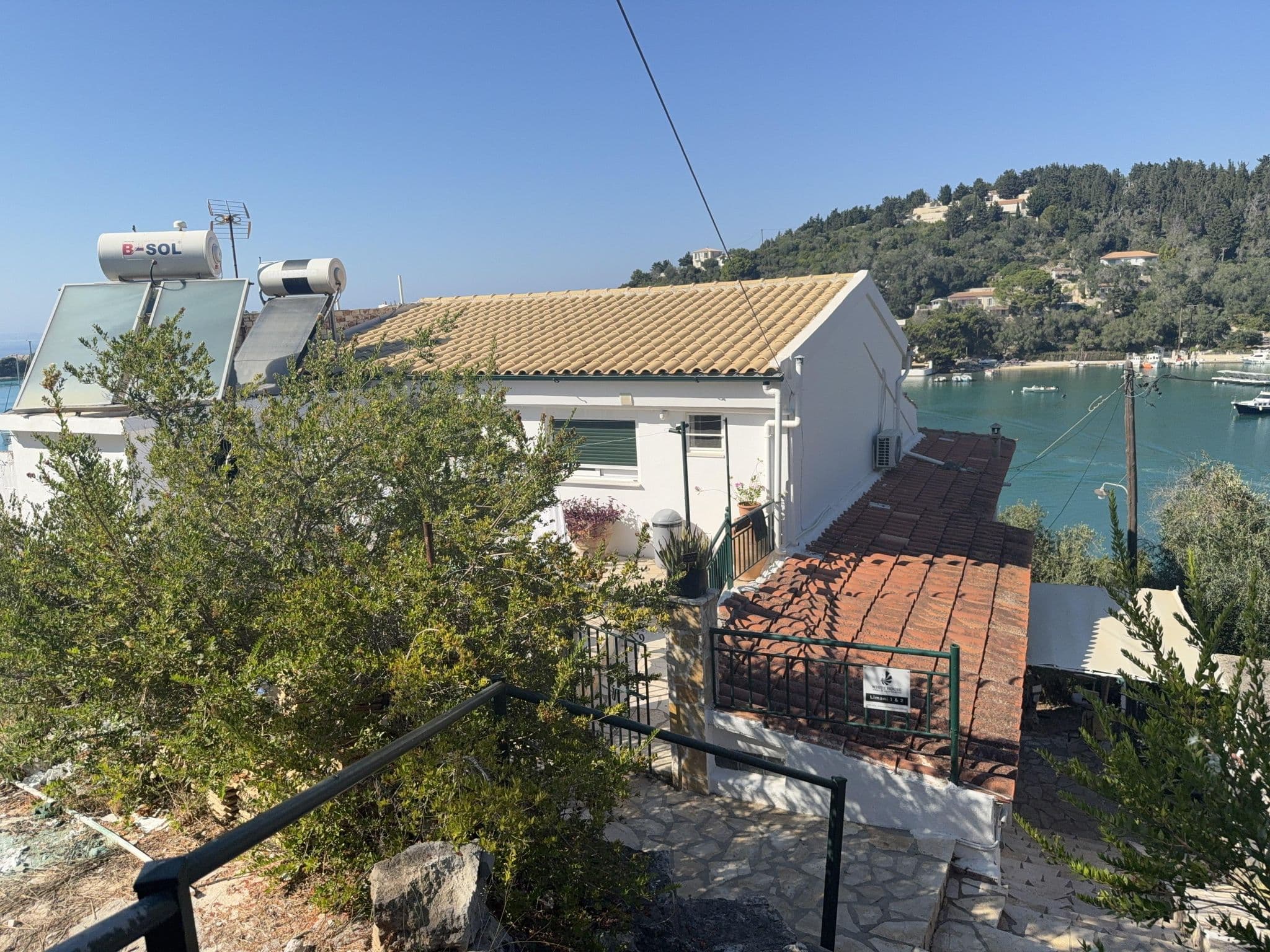 Street view near Limani Studios, Pérdika — © TobyDS (CC BY-SA · Mapillary)