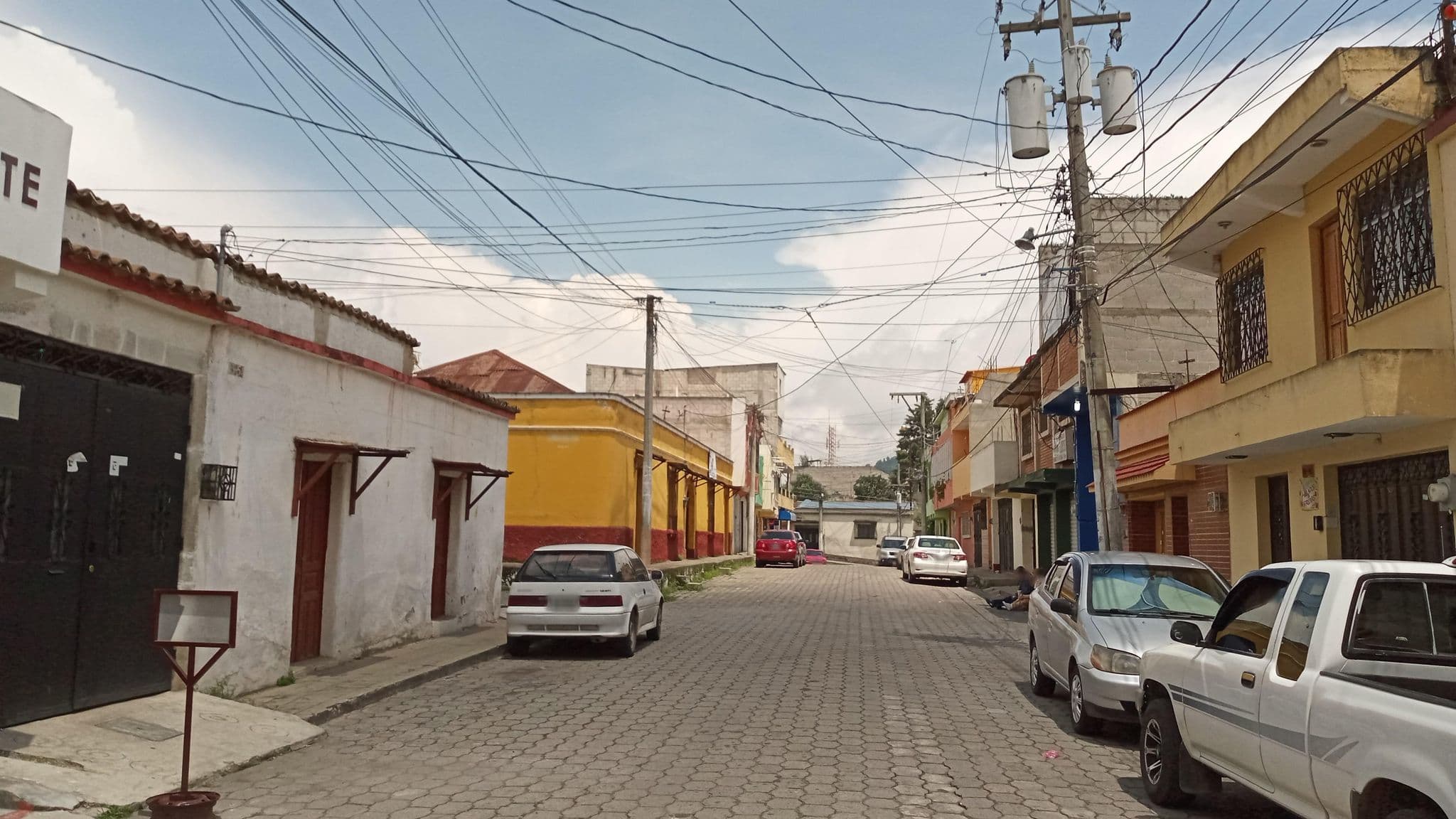 Street view near Hotel del Oeste, Quetzaltenango — © pmsaulo (CC BY-SA · Mapillary)