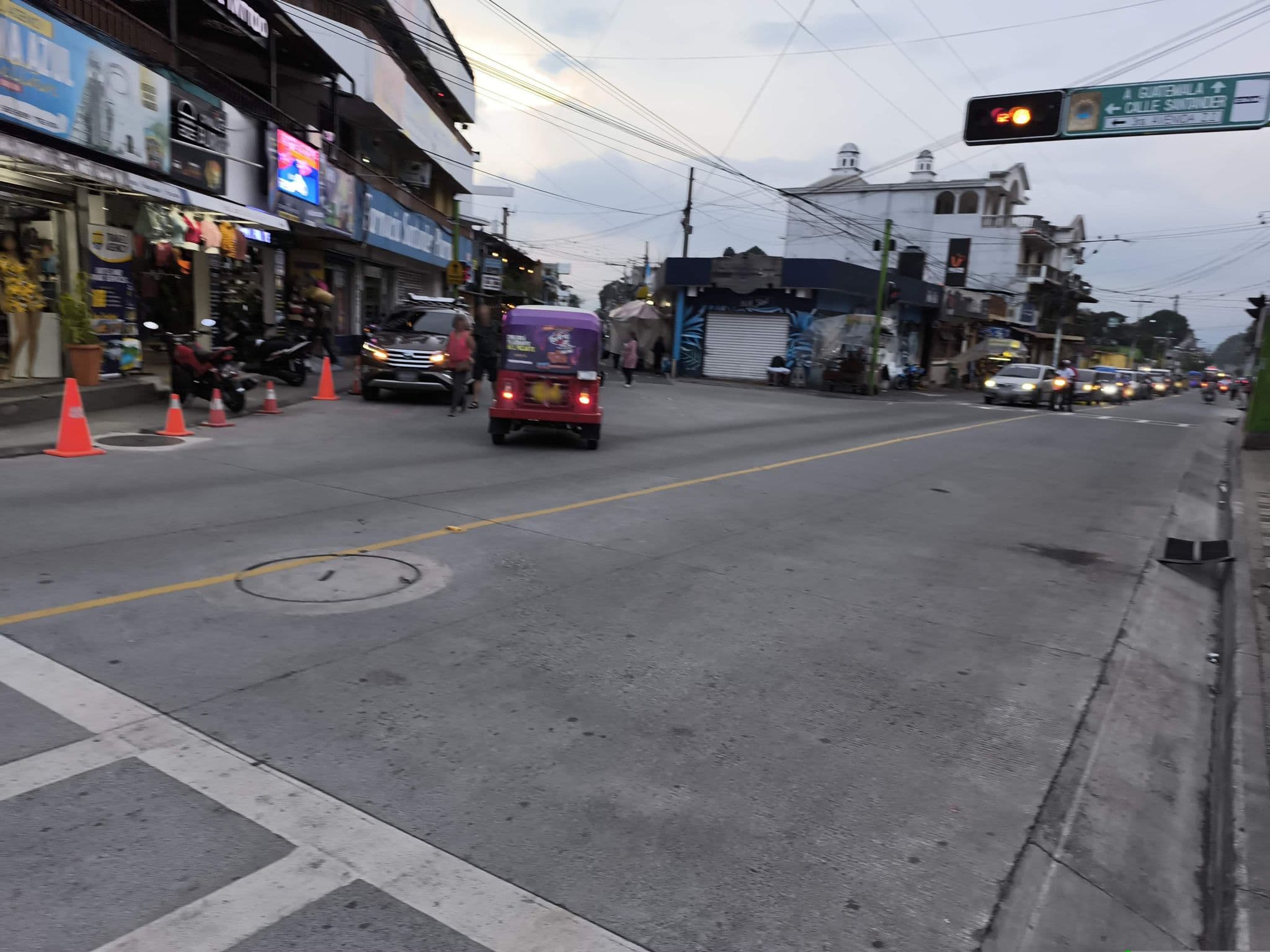 Street view near Hotel California, Panajachel — © garcia_daos (CC BY-SA · Mapillary)
