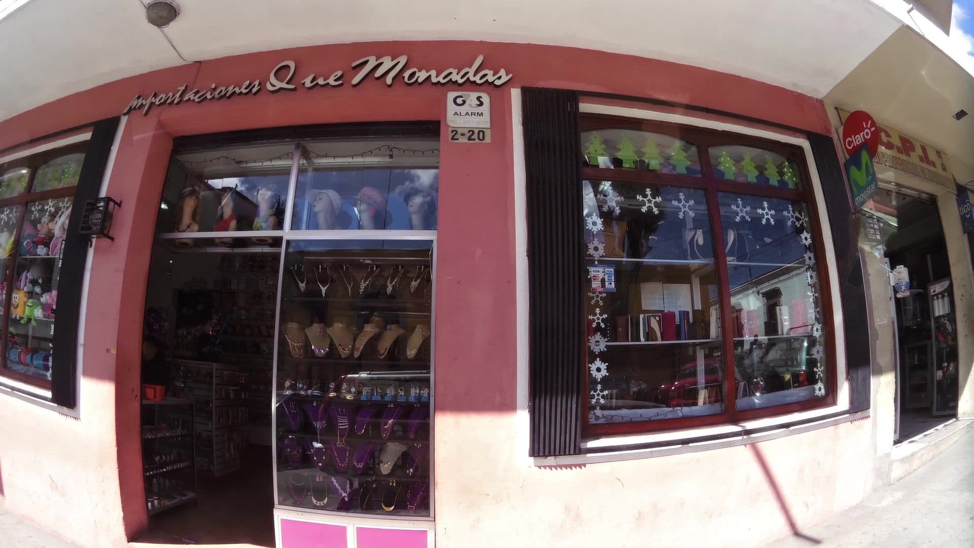 Street view near La Luna Hostal, Quetzaltenango — © kaartcam (CC BY-SA · Mapillary)