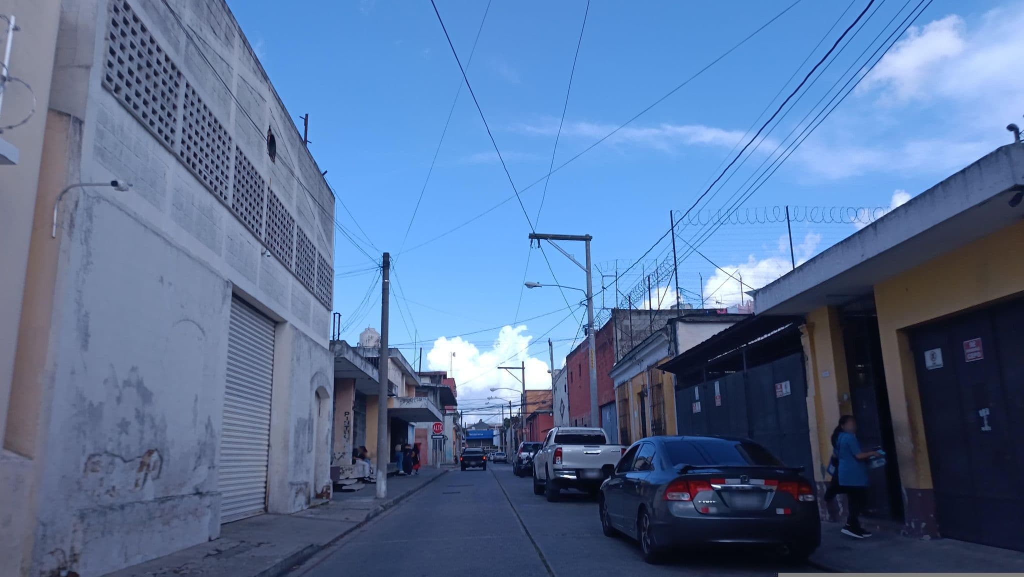 Street view near Casa Amberes, Guatemala City — © josuepillajo (CC BY-SA · Mapillary)