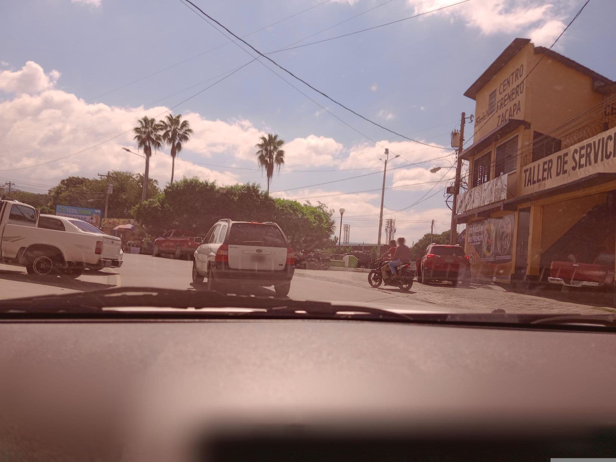 Street view near Hotel De León, Zacapa — © ing_tel_4 (CC BY-SA · Mapillary)