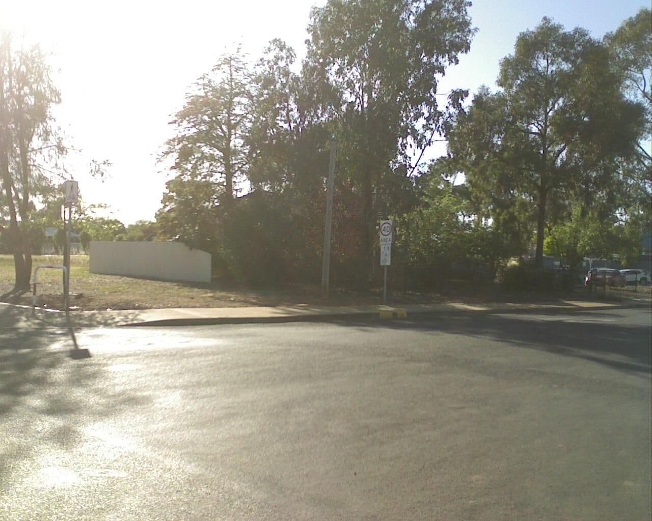 Street view near Globe Backpackers, Griffith — © bob3bob3 (CC BY-SA · Mapillary)