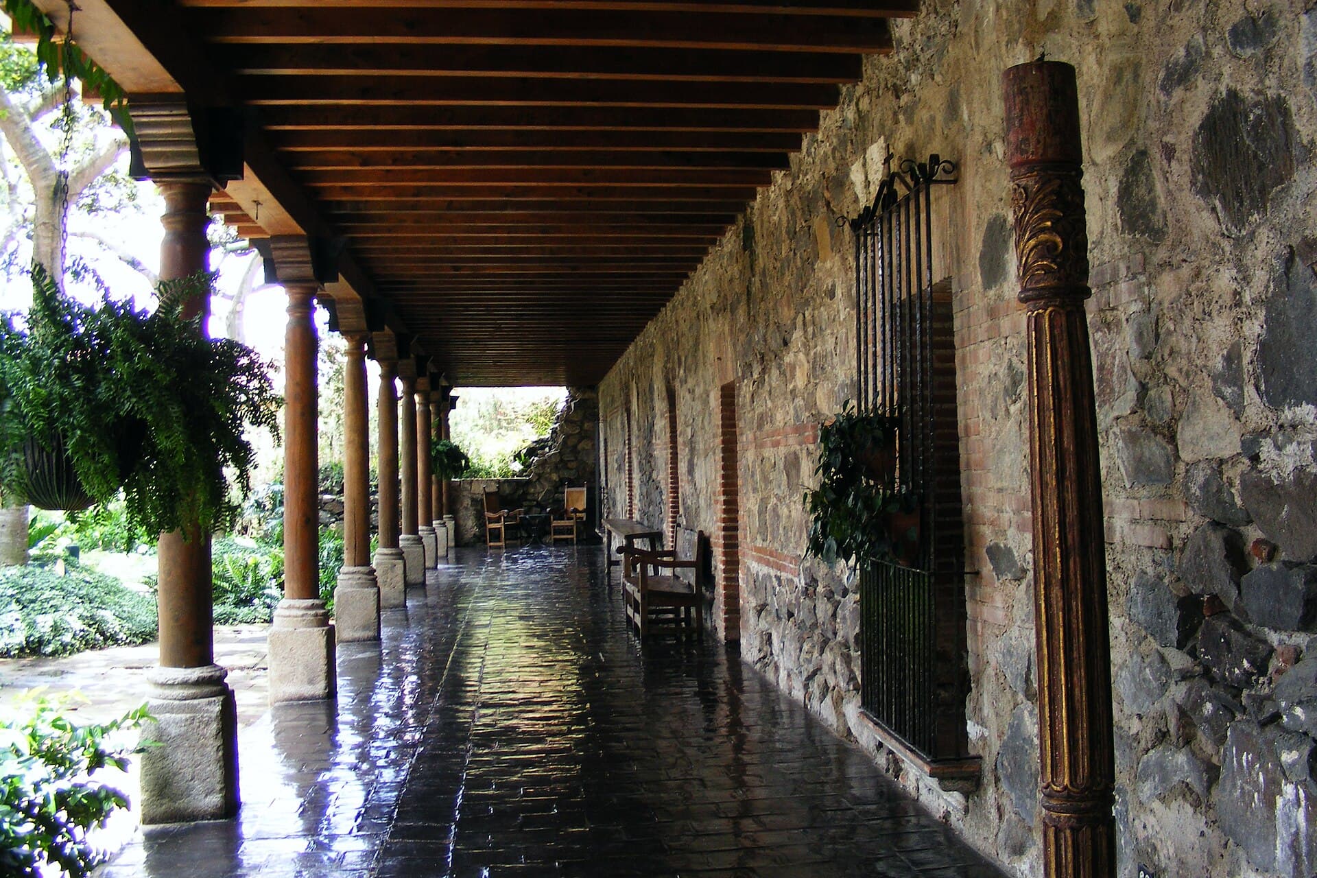 Hotel Casa Santo Domingo (via Wikimedia Commons, CC BY 2.0)