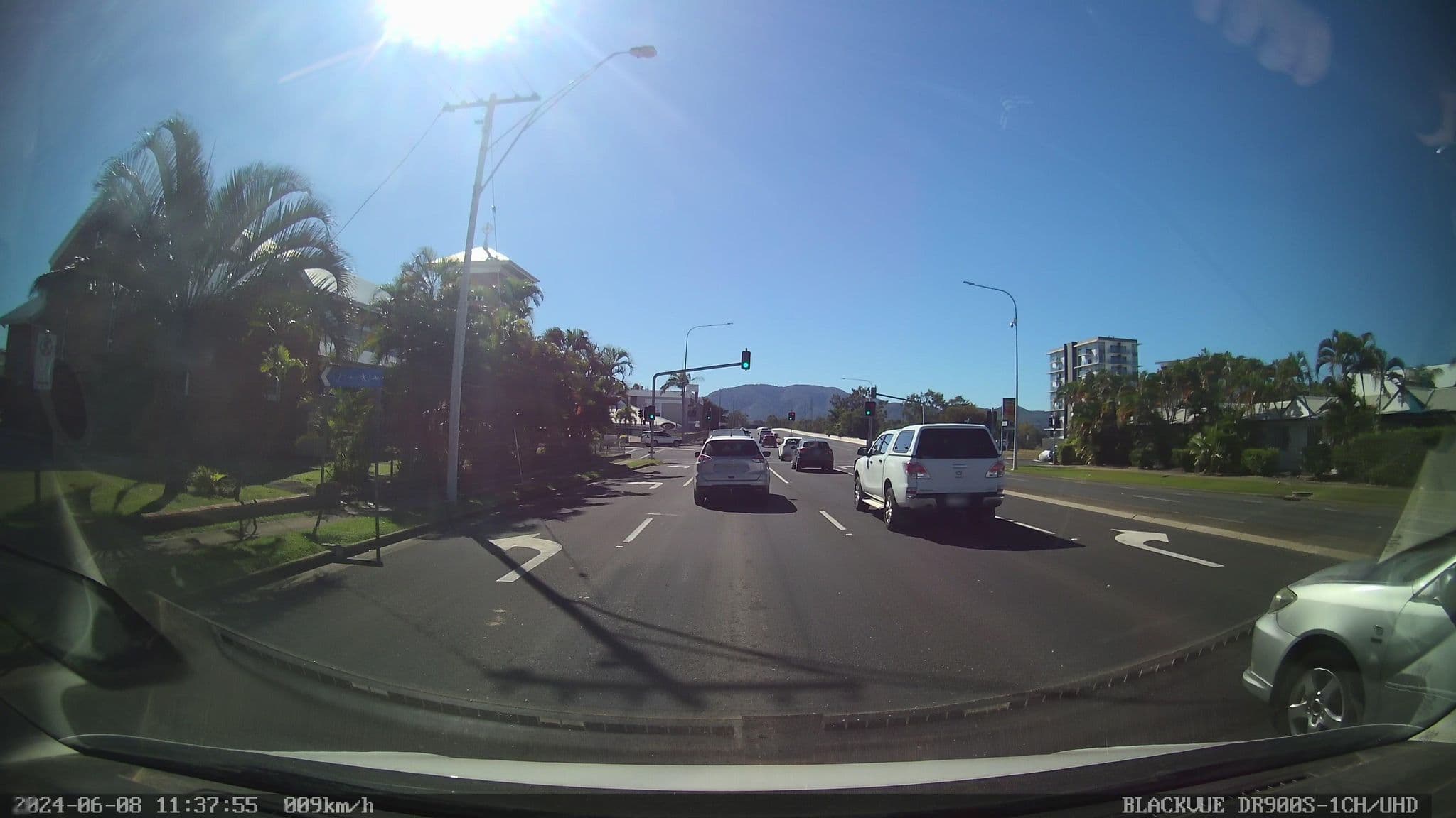 Street view near Cosmopolitan, Rockhampton — © bob3bob3 (CC BY-SA · Mapillary)